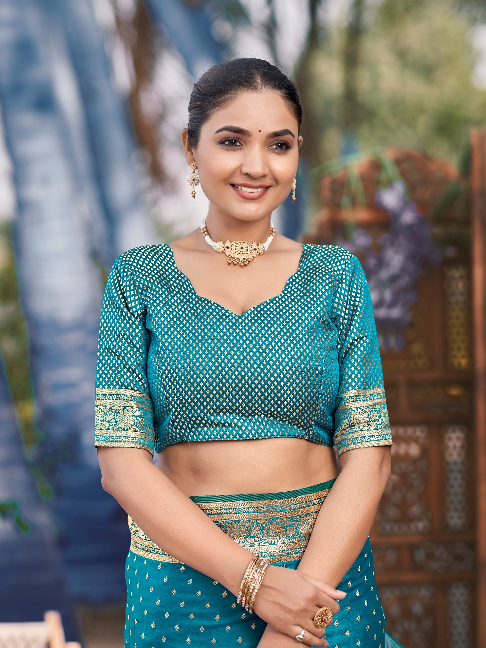 MANOHARI Banarasi Silk Blend Jacquard Work Saree - Turquoise