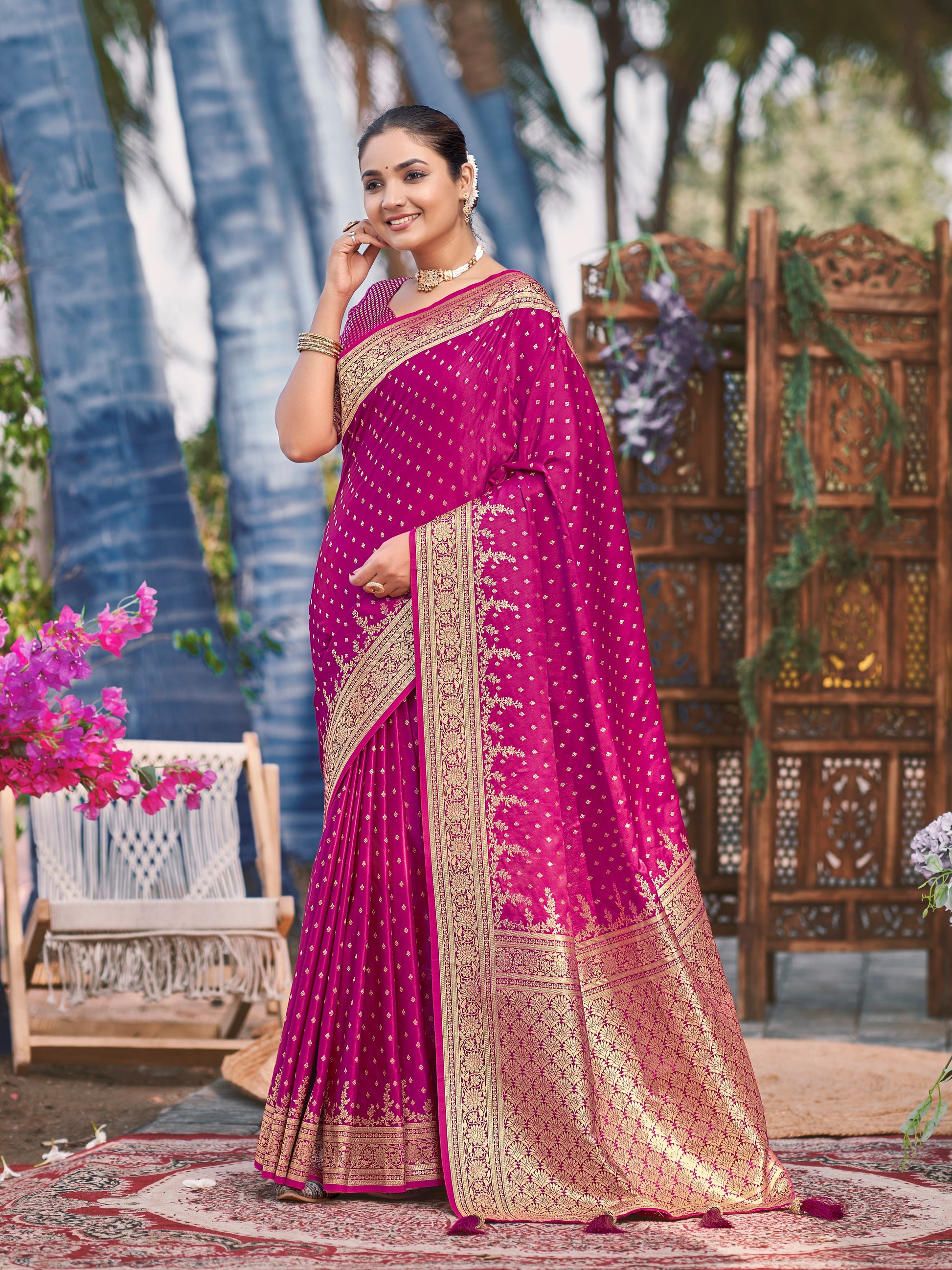 MANOHARI Banarasi Silk Blend Jacquard Work Saree - Pink