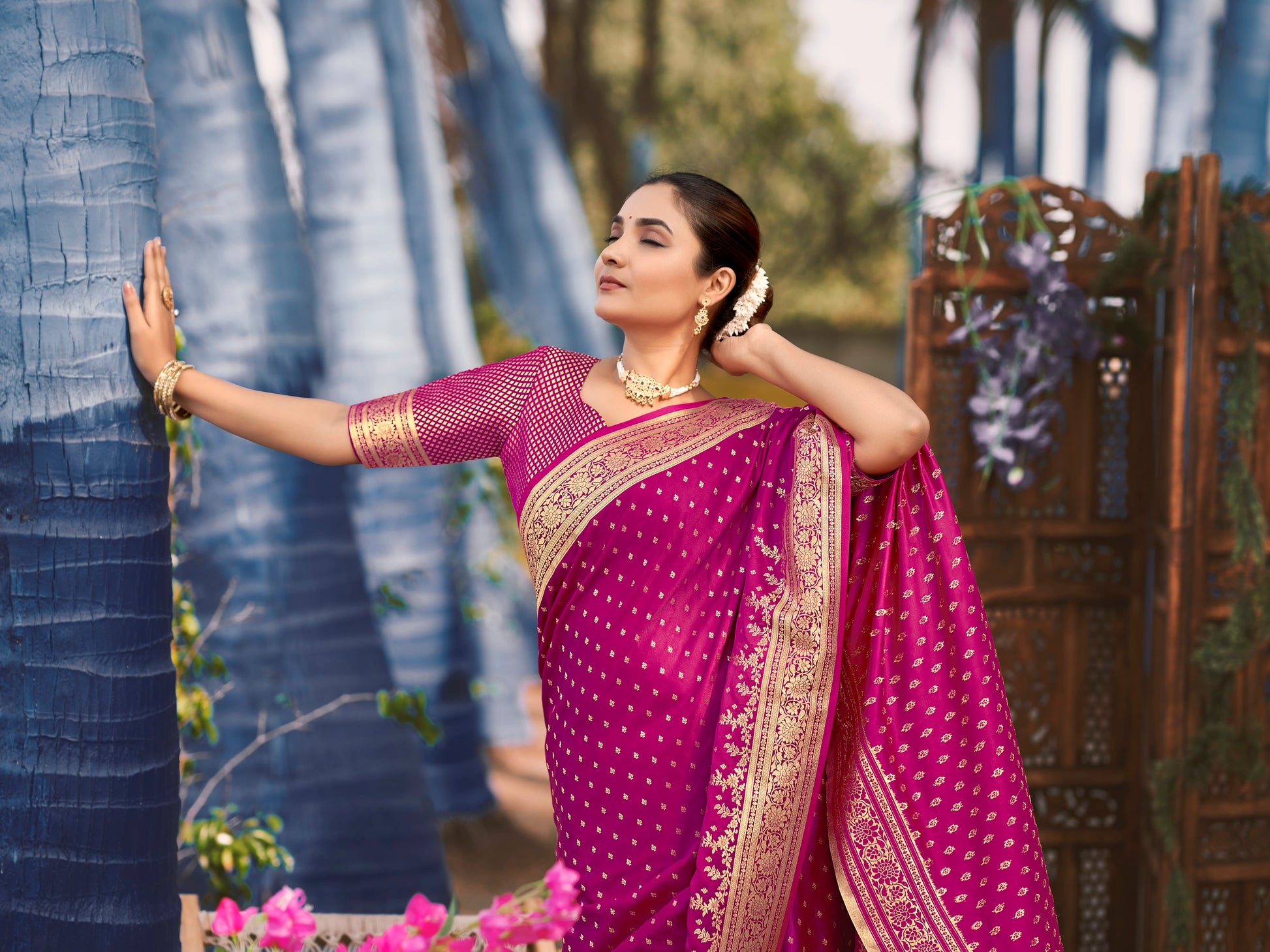 MANOHARI Banarasi Silk Blend Jacquard Work Saree - Pink
