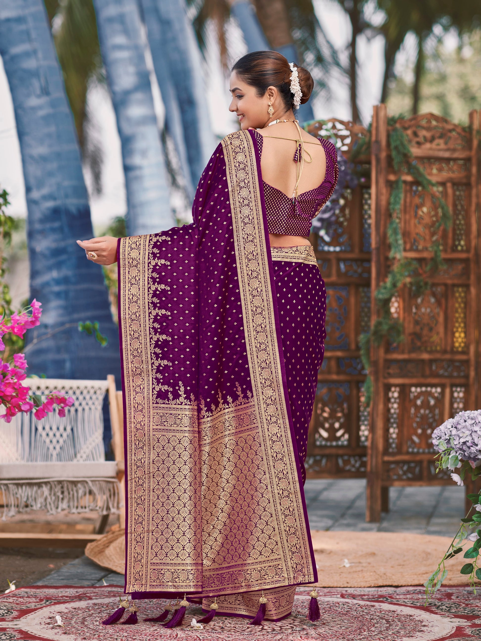 MANOHARI Banarasi Silk Blend Jacquard Work Saree - Purple