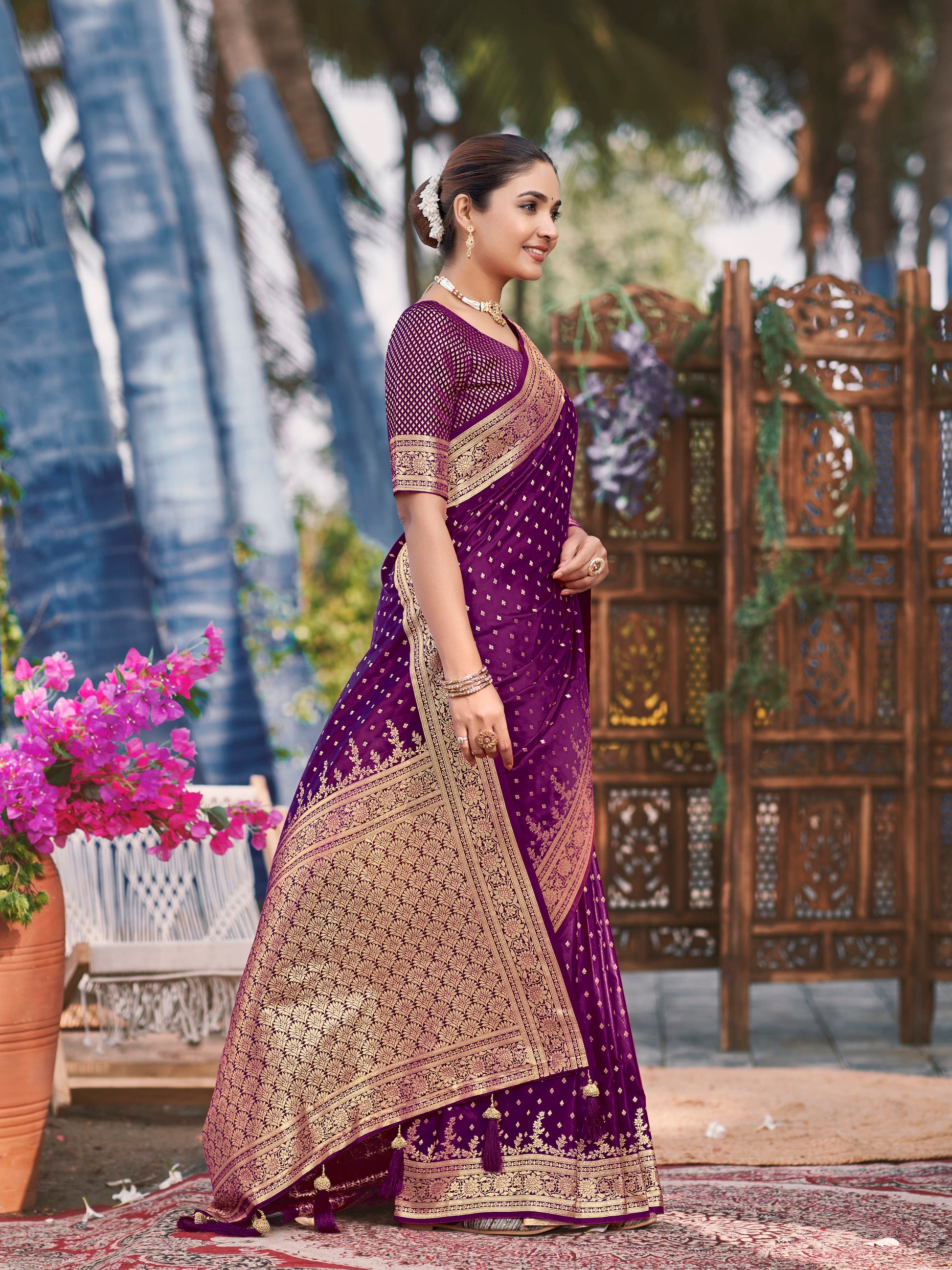 MANOHARI Banarasi Silk Blend Jacquard Work Saree - Purple