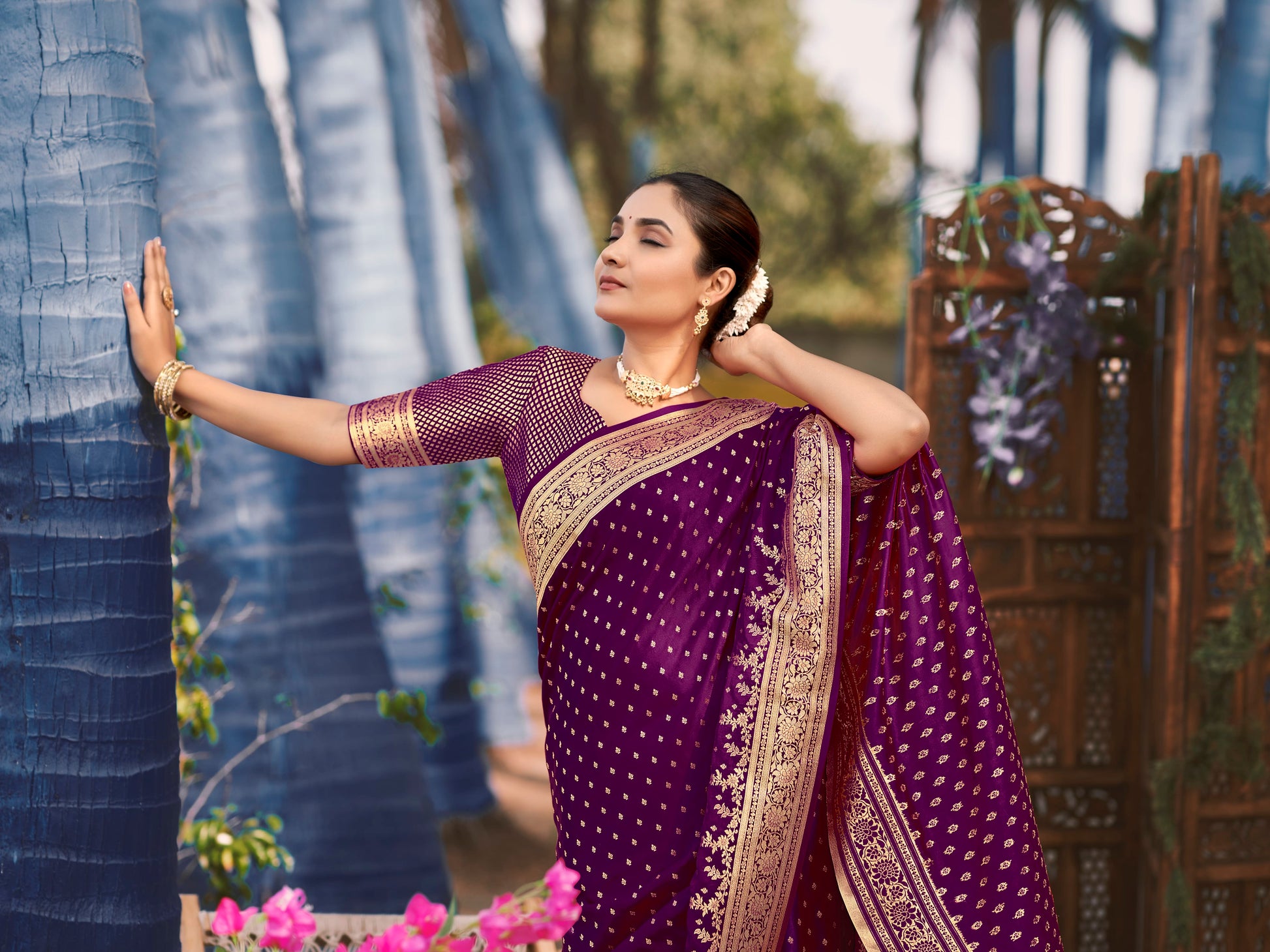 MANOHARI Banarasi Silk Blend Jacquard Work Saree - Purple