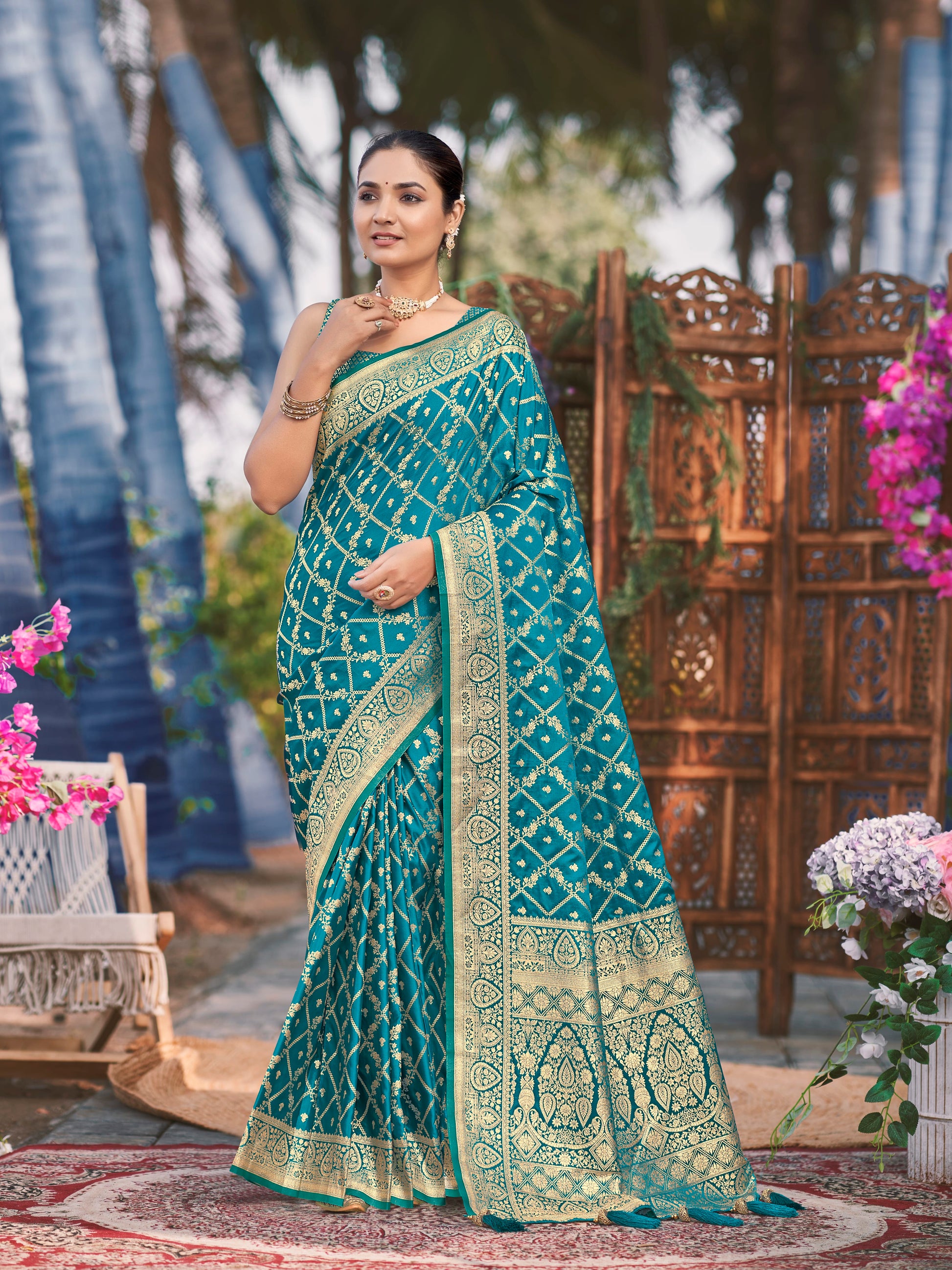 MANOHARI Banarasi Silk Blend Jacquard Work Saree - Turquoise