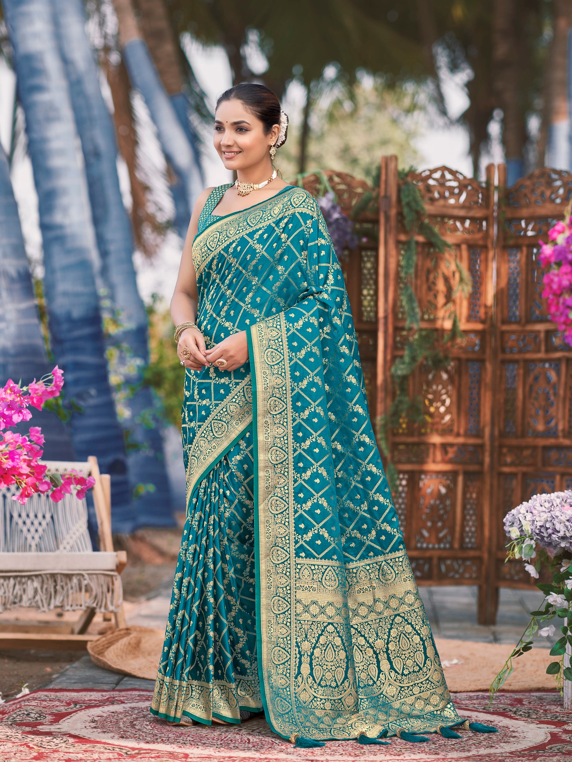 MANOHARI Banarasi Silk Blend Jacquard Work Saree - Turquoise