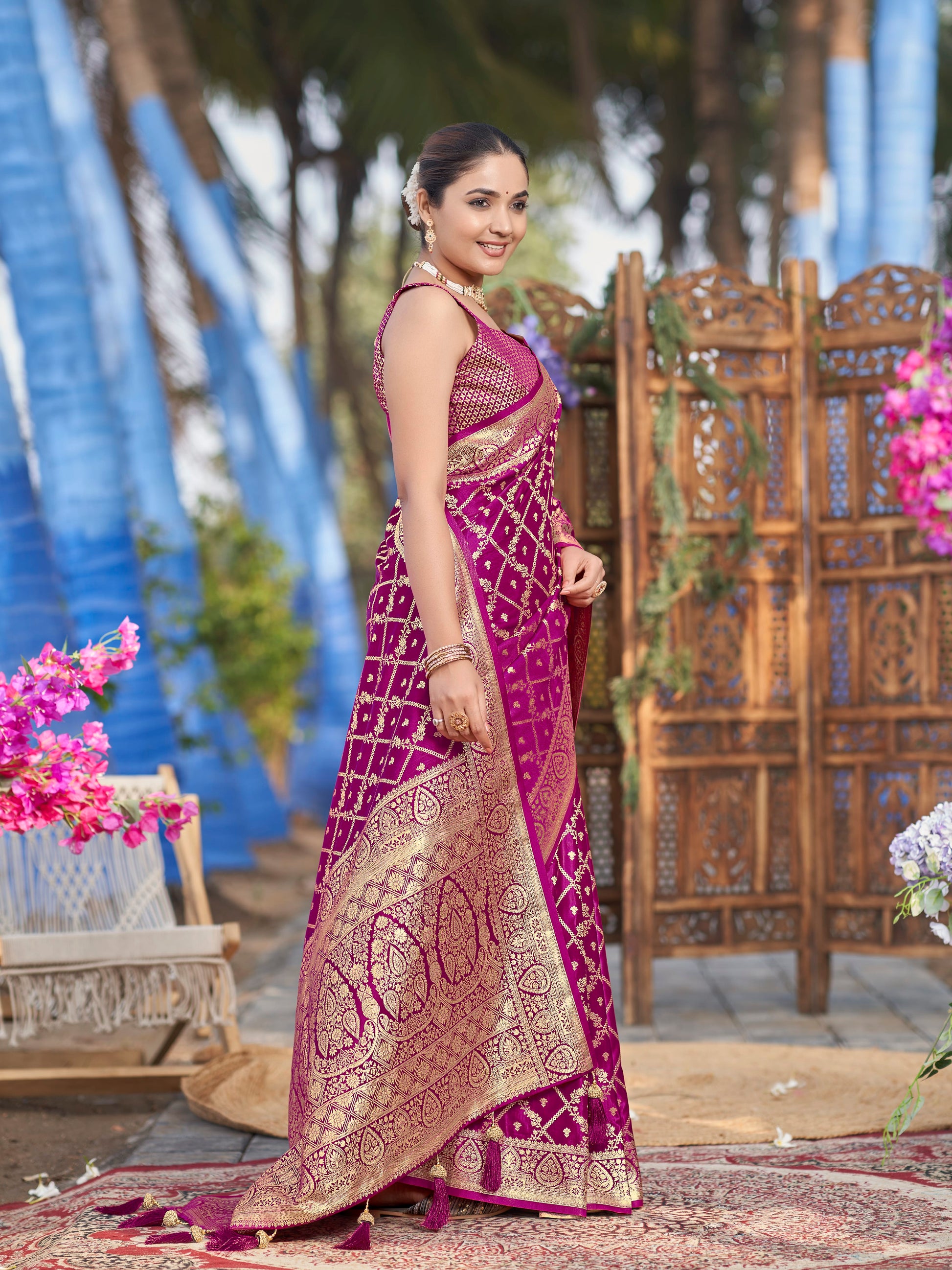 MANOHARI Banarasi Silk Blend Jacquard Work Saree - Pink