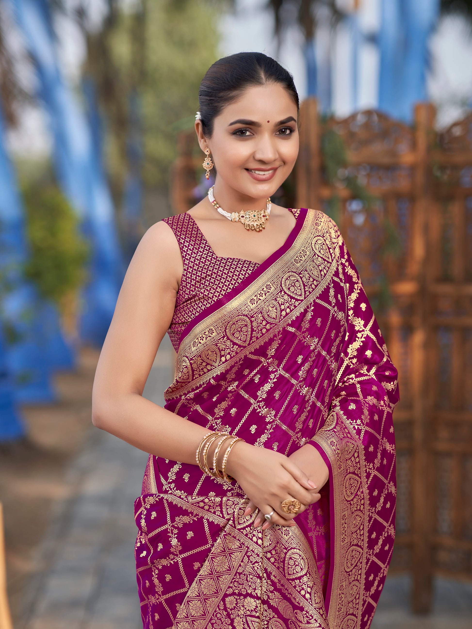 MANOHARI Banarasi Silk Blend Jacquard Work Saree - Pink