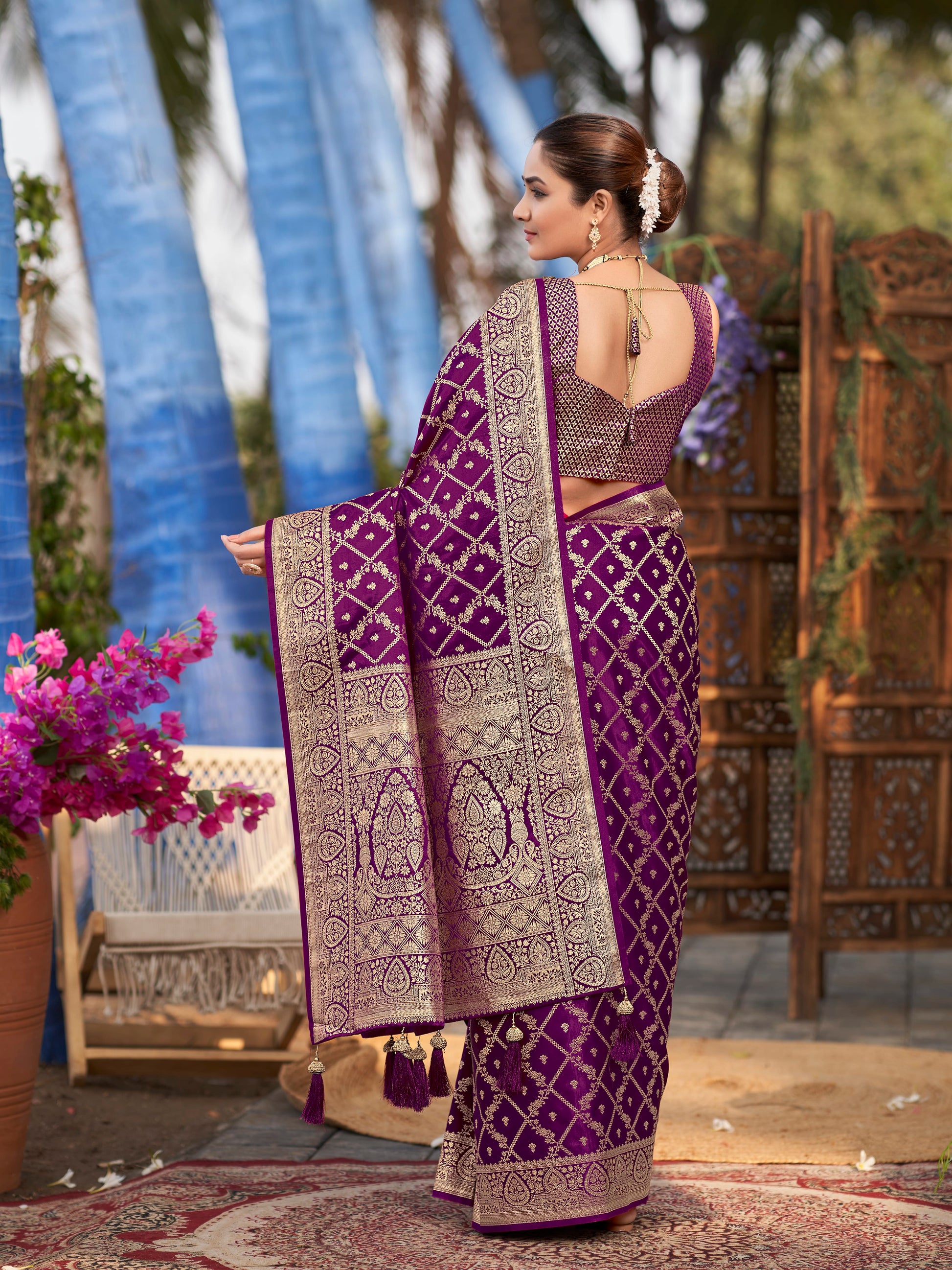 MANOHARI Banarasi Silk Blend Jacquard Work Saree - Purple