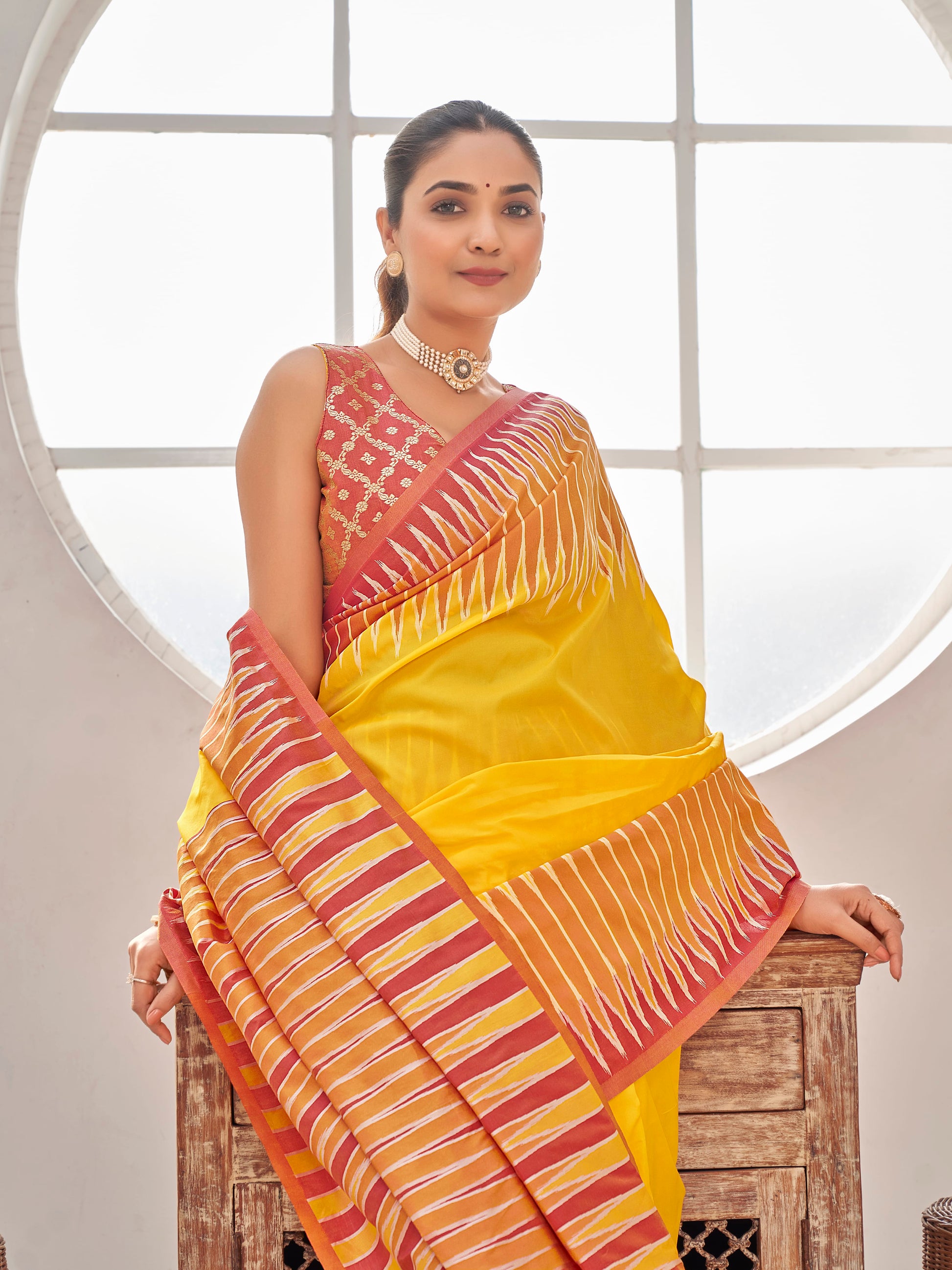 MANOHARI Banarasi Silk Blend Jacquard Work Saree - Yellow