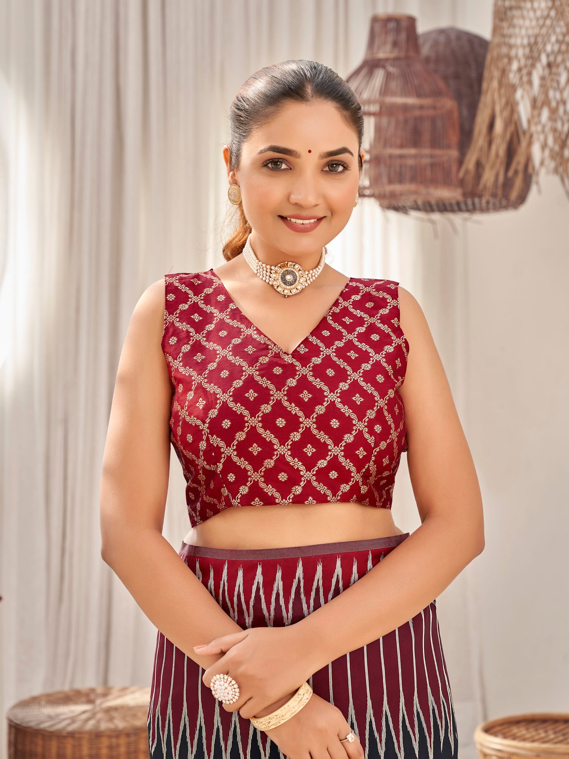 MANOHARI Banarasi Silk Blend Jacquard Work Saree - Black