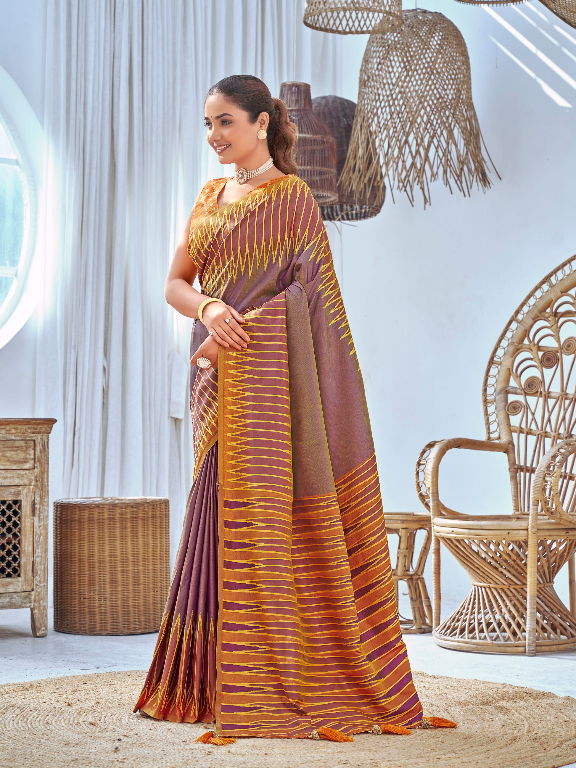 MANOHARI Banarasi Silk Blend Jacquard Work Saree - Purple