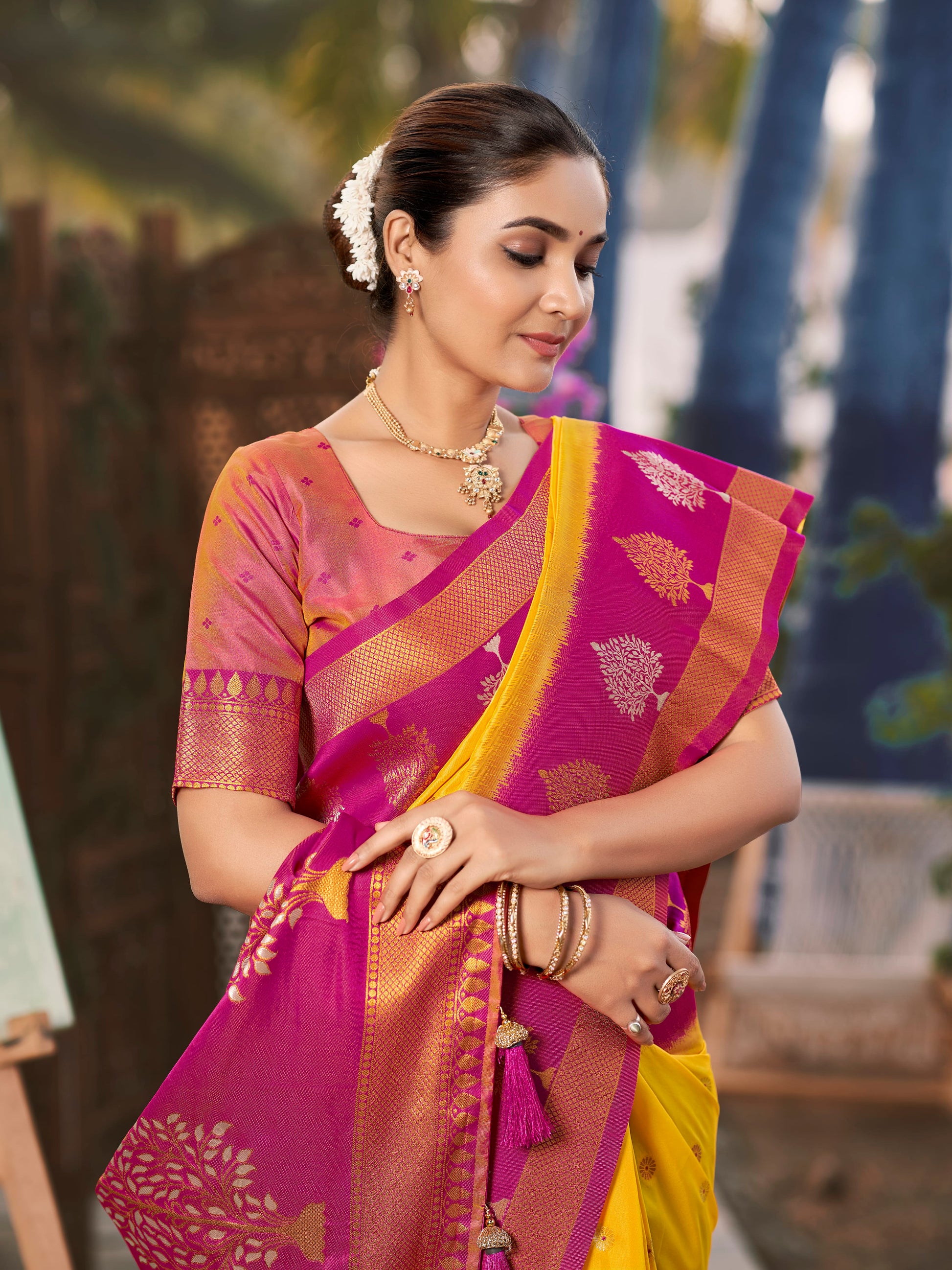 MANOHARI Banarasi Silk Blend Jacquard Work Saree - Yellow
