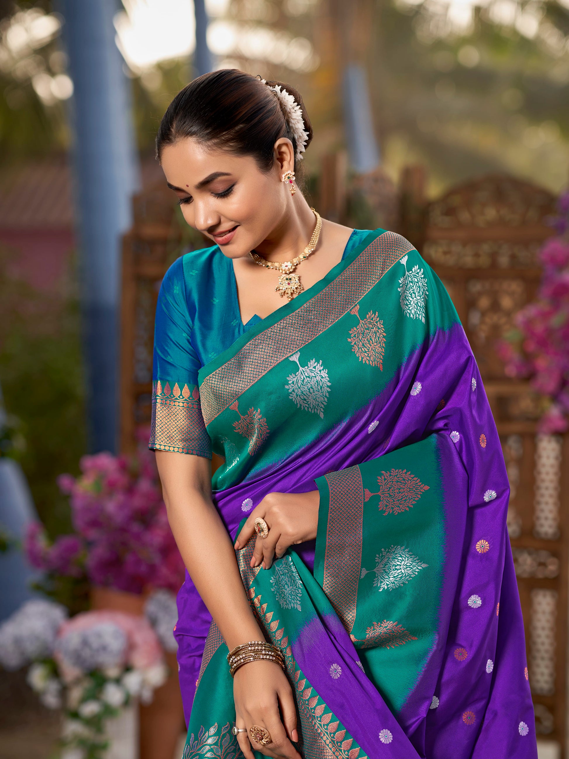 MANOHARI Banarasi Silk Blend Jacquard Work Saree - Purple
