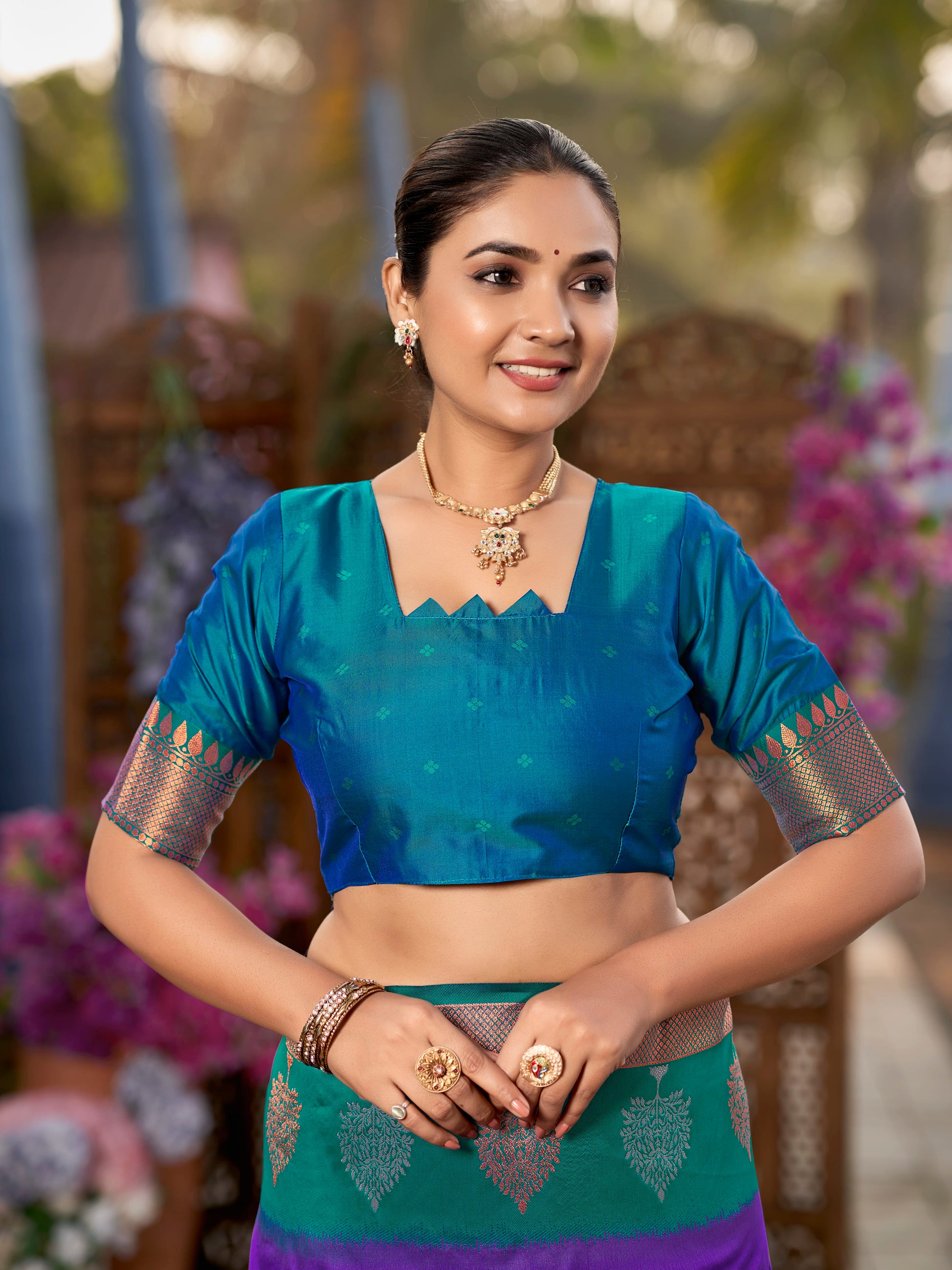 MANOHARI Banarasi Silk Blend Jacquard Work Saree - Purple