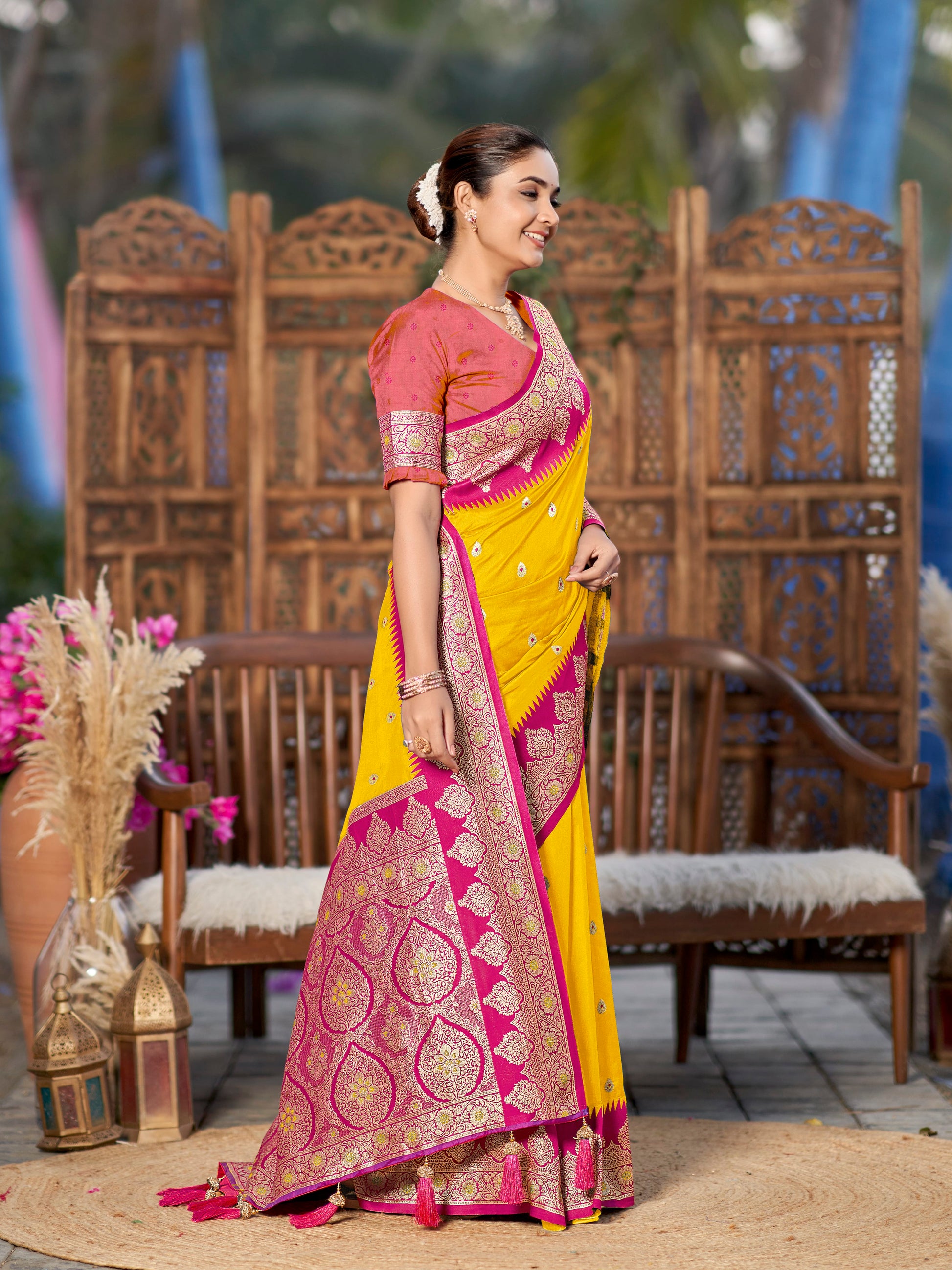 MANOHARI Banarasi Silk Blend Jacquard Work Saree - Yellow