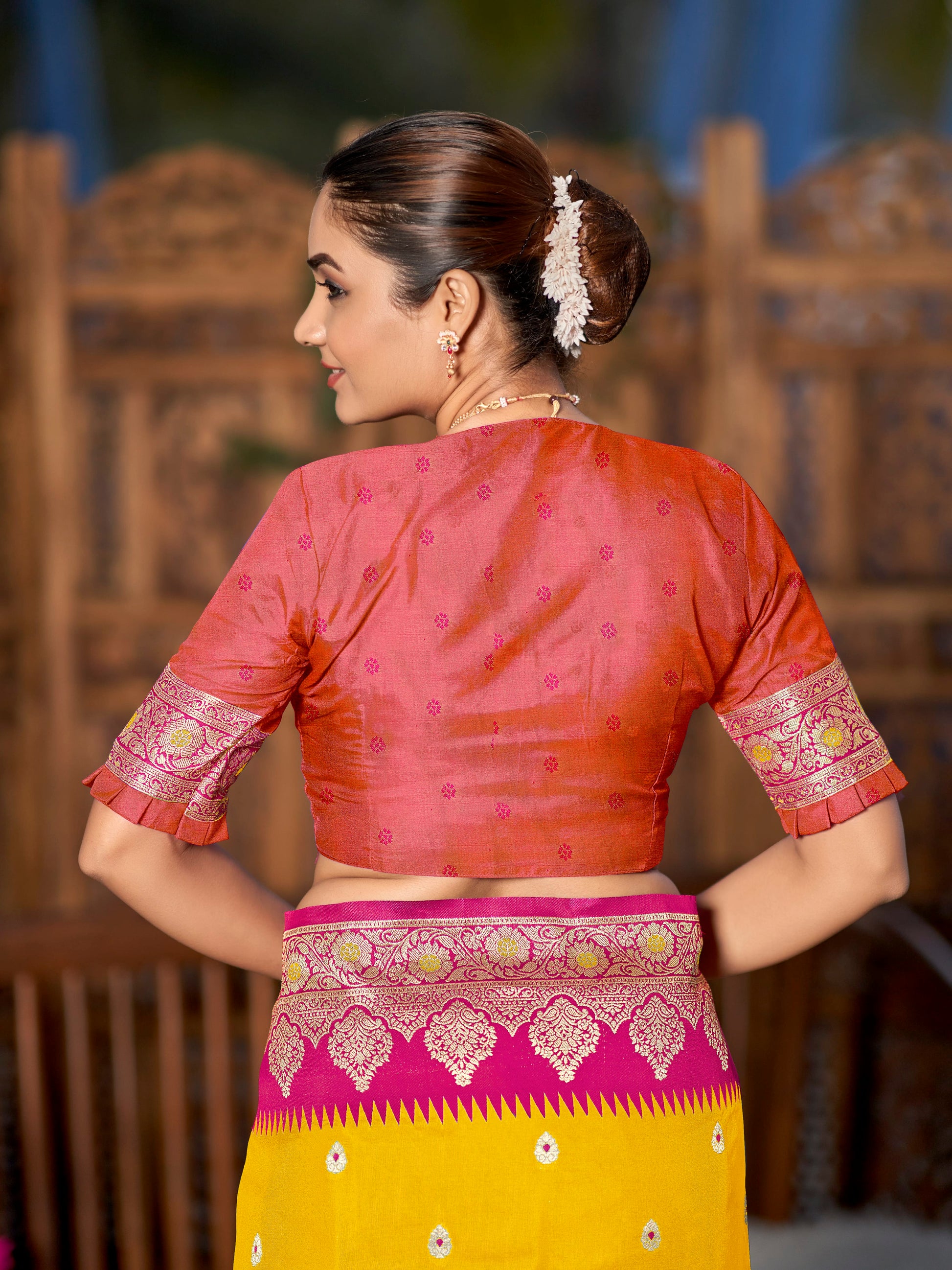 MANOHARI Banarasi Silk Blend Jacquard Work Saree - Yellow