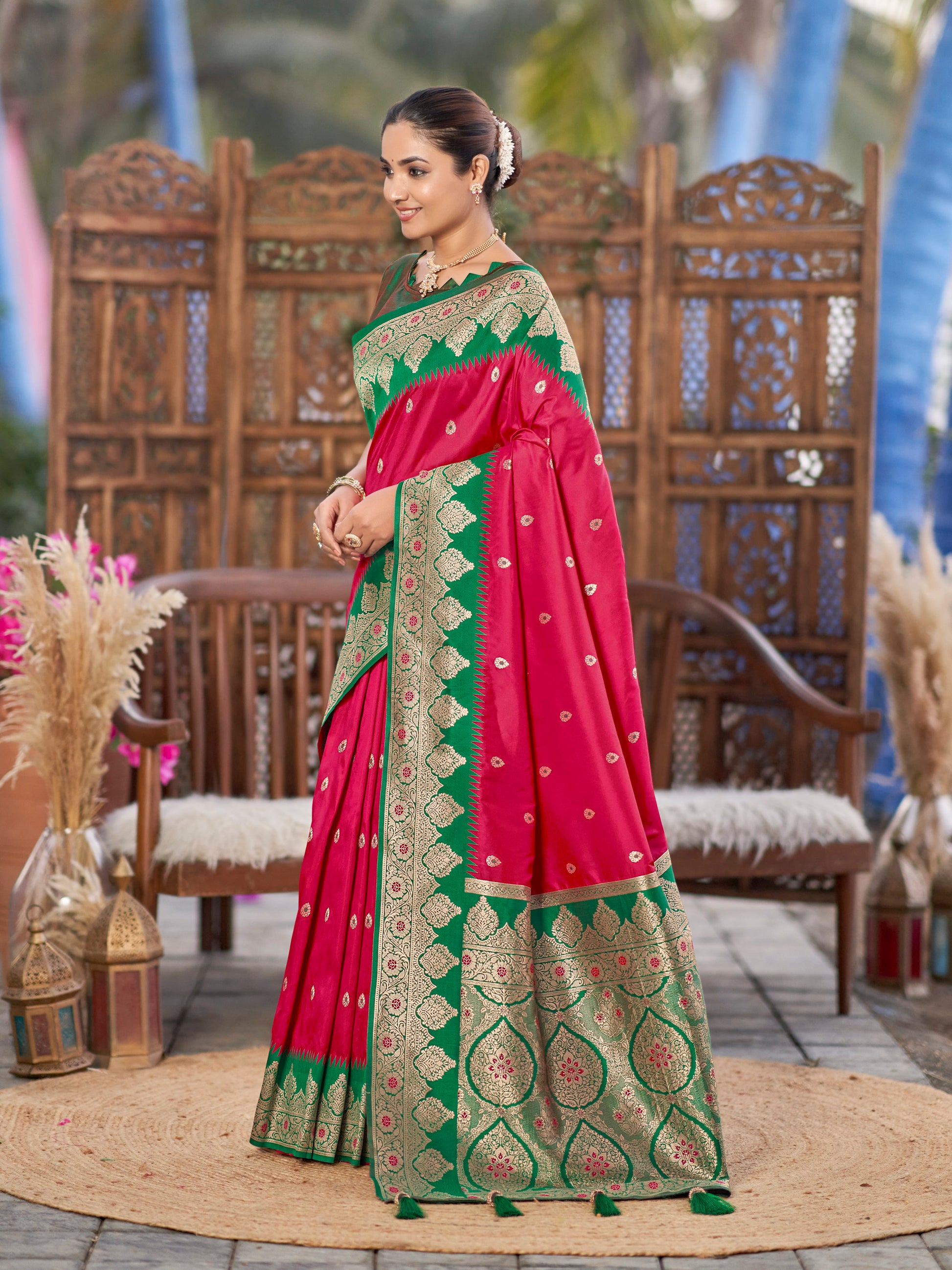 MANOHARI Banarasi Silk Blend Jacquard Work Saree - Pink