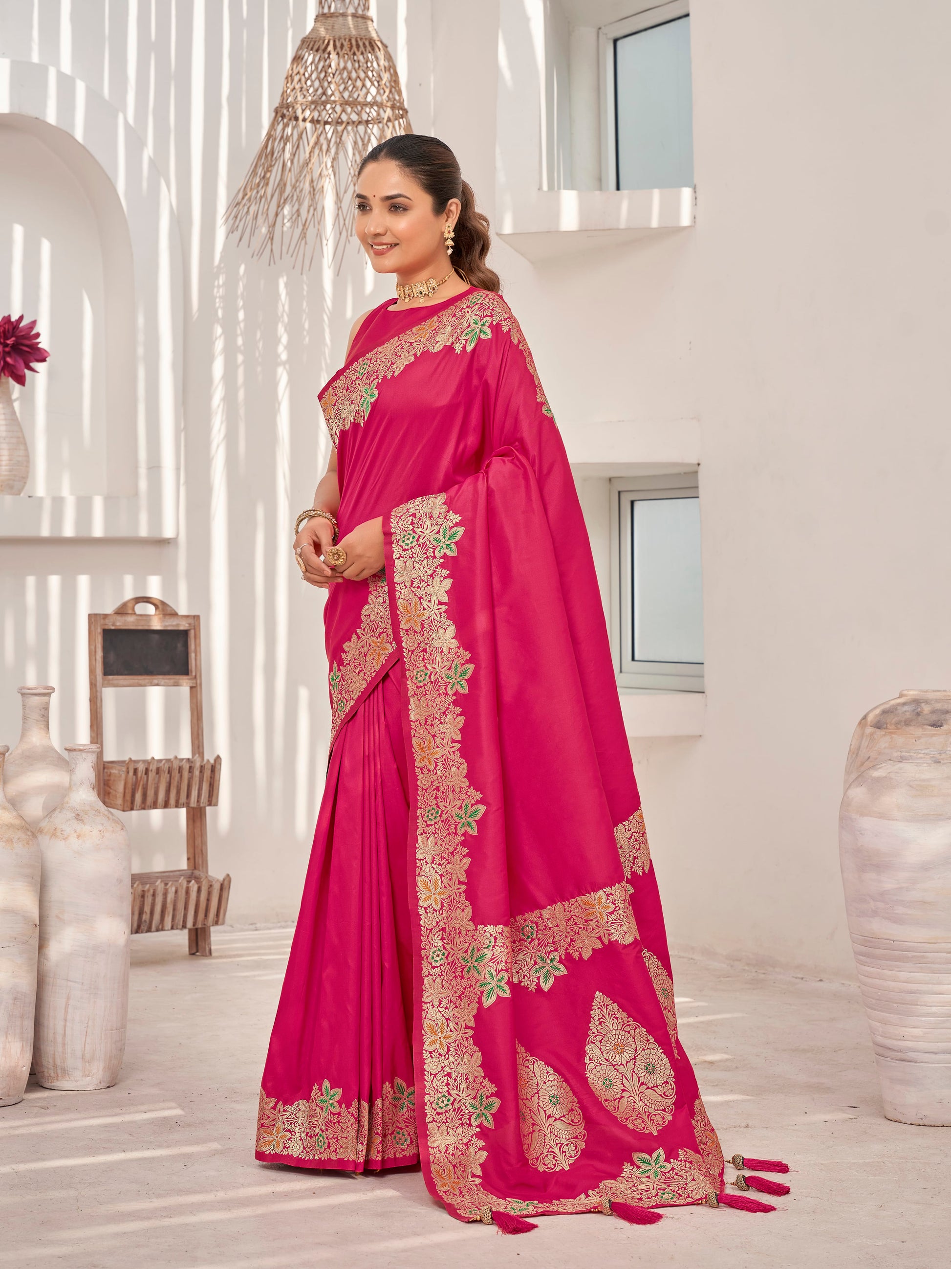 MANOHARI Banarasi Silk Blend Jacquard Work Saree - Pink
