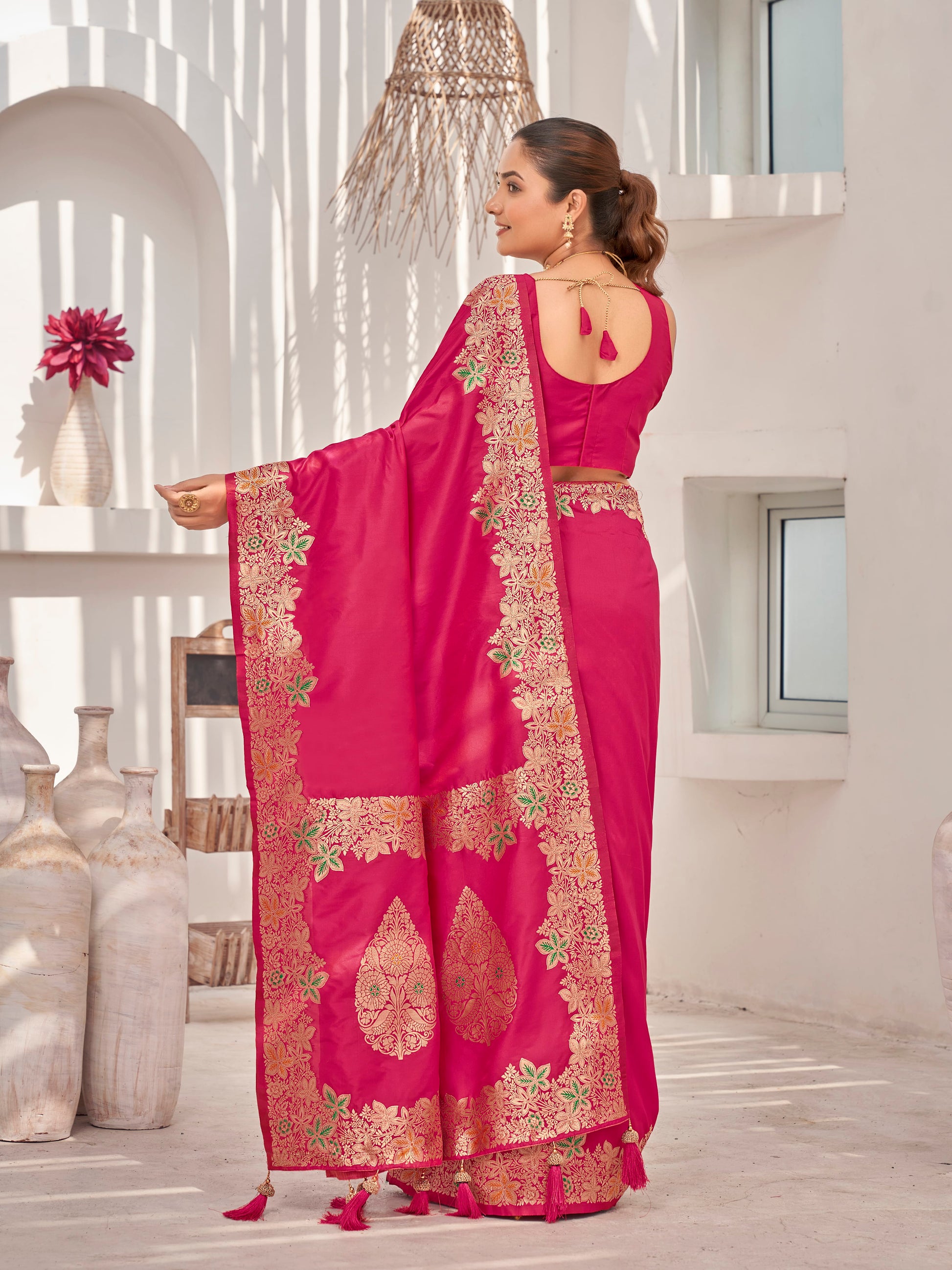 MANOHARI Banarasi Silk Blend Jacquard Work Saree - Pink