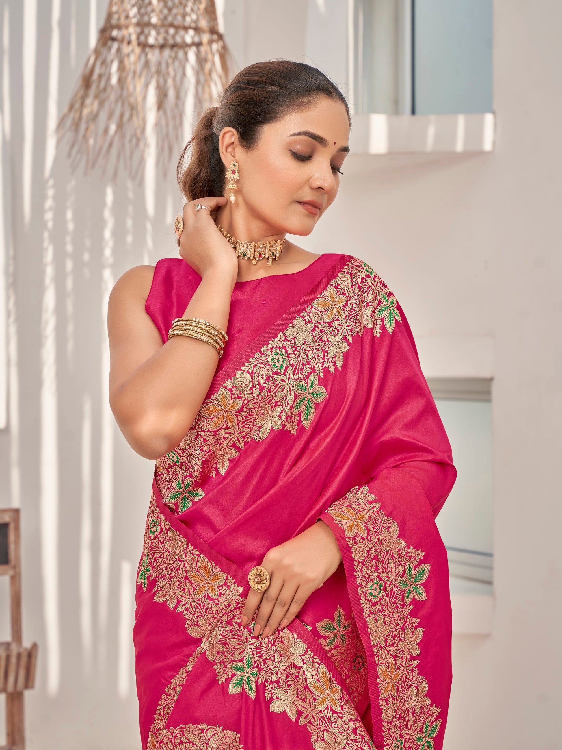 MANOHARI Banarasi Silk Blend Jacquard Work Saree - Pink