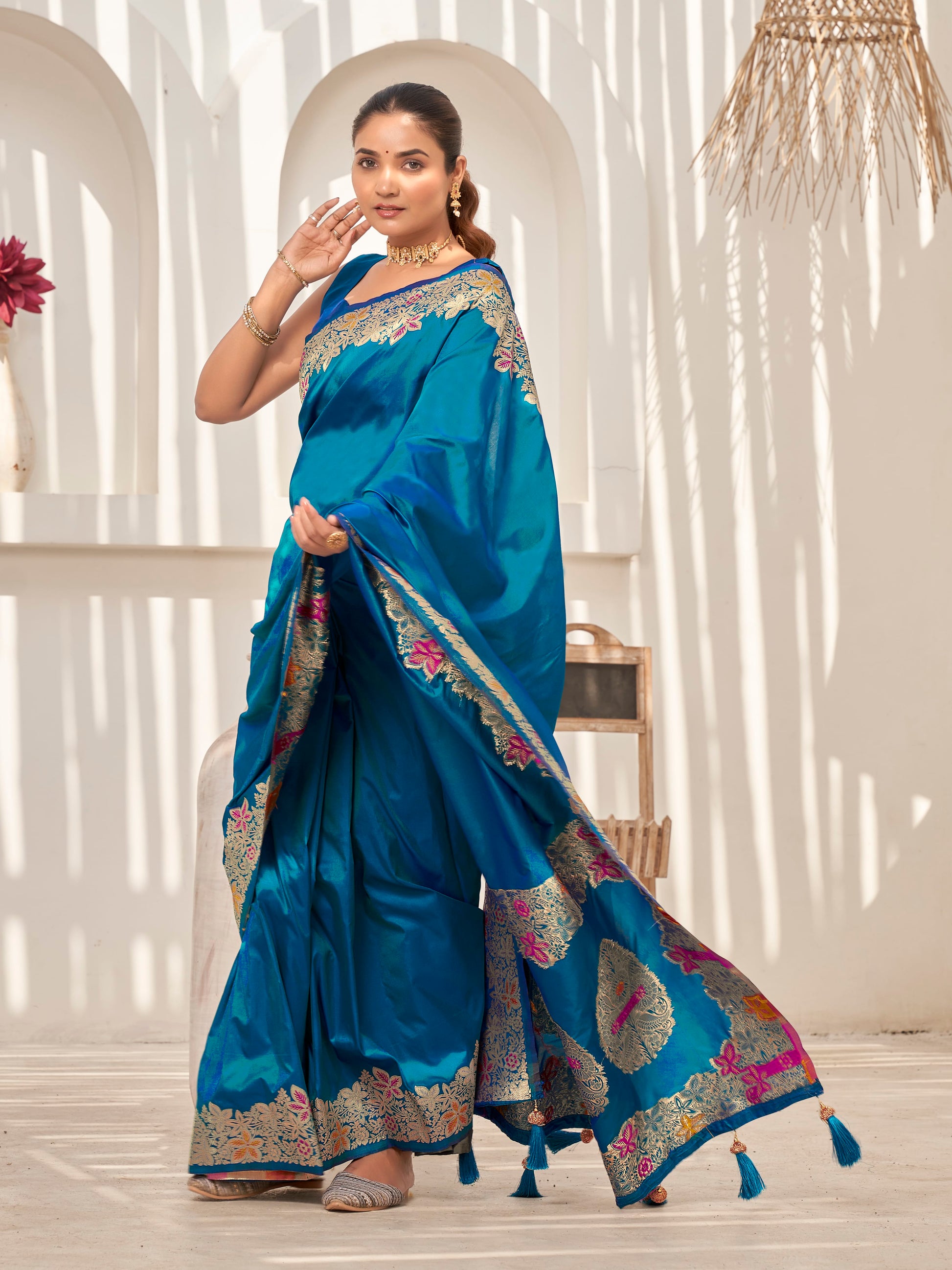 MANOHARI Banarasi Silk Blend Jacquard Work Saree - Blue