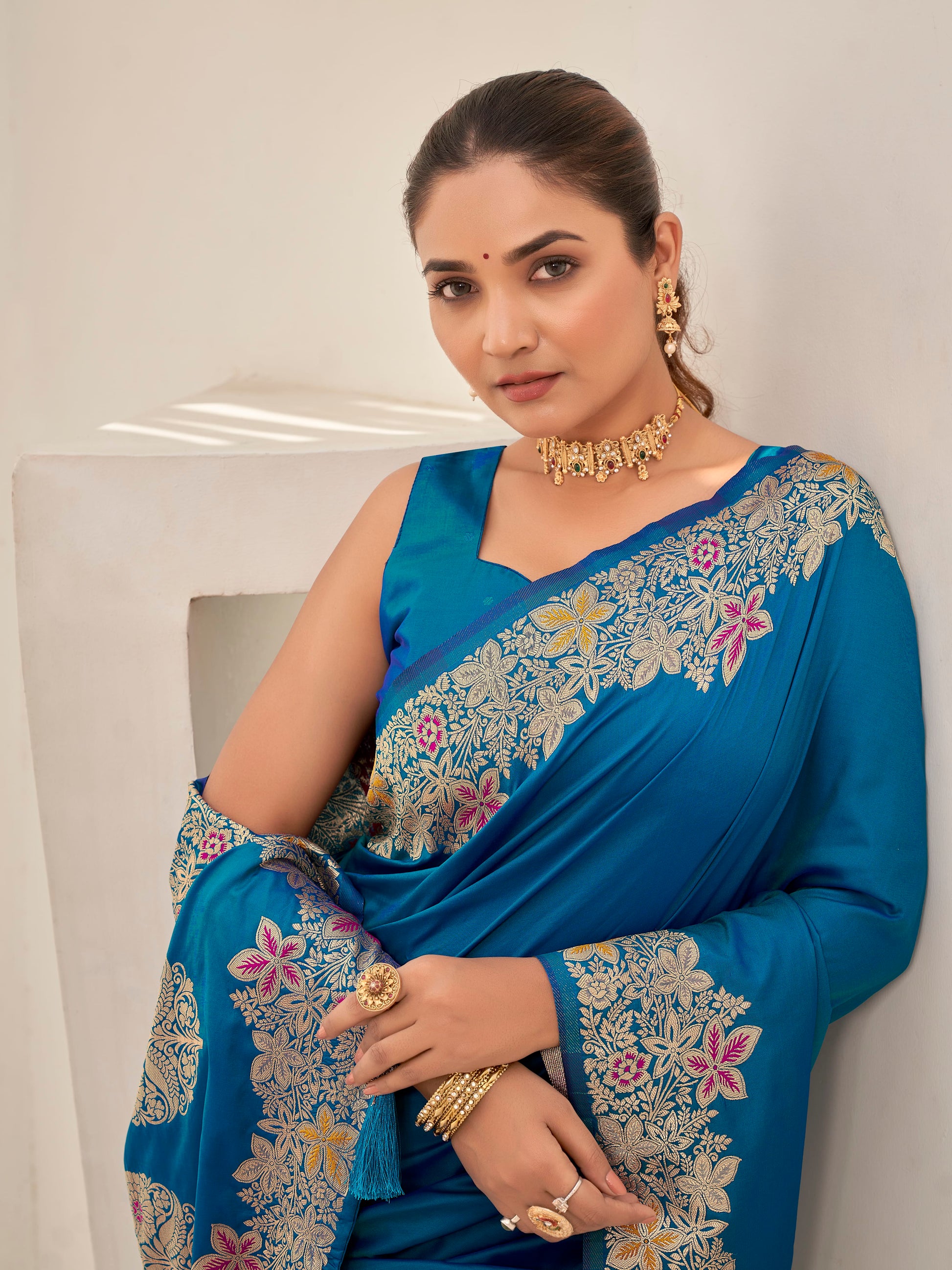 MANOHARI Banarasi Silk Blend Jacquard Work Saree - Blue