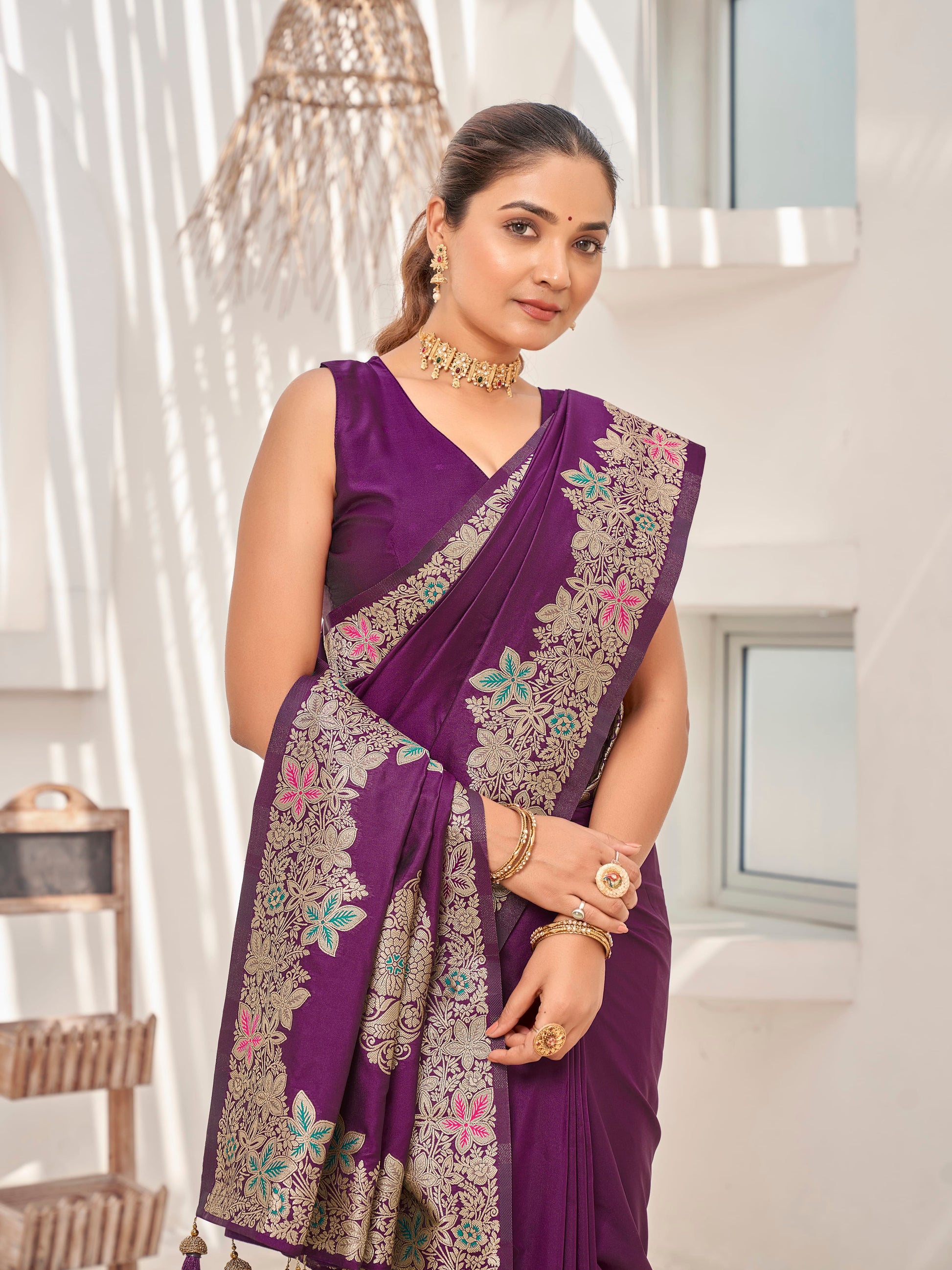 MANOHARI Banarasi Silk Blend Jacquard Work Saree - Purple