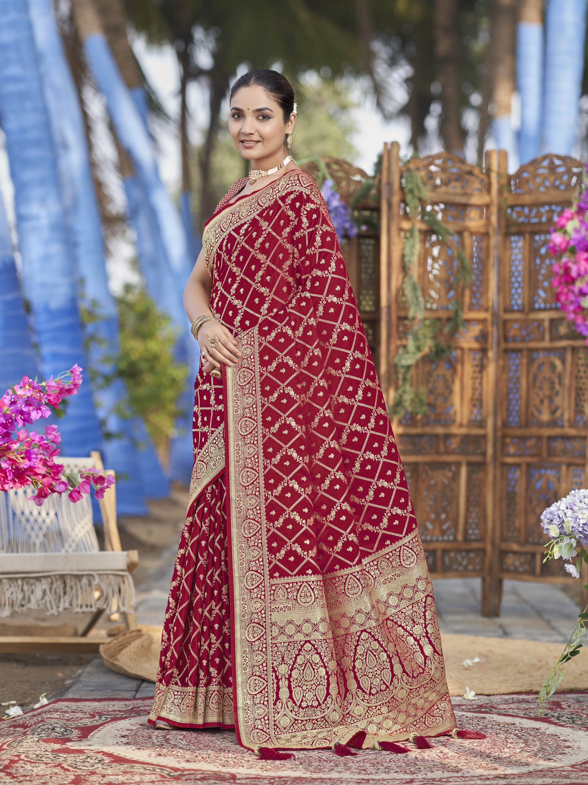MANOHARI Banarasi Silk Blend Jacquard Work Saree - Red