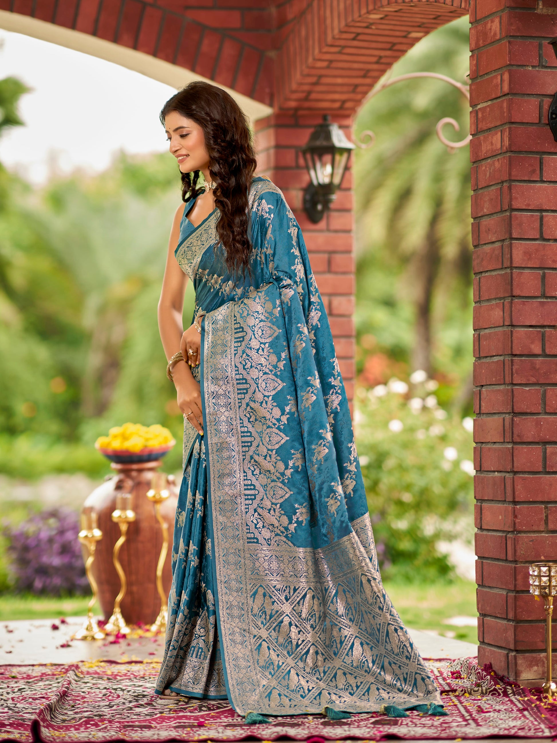 MANOHARI Banarasi Silk Blend Jacquard Work Saree - Blue