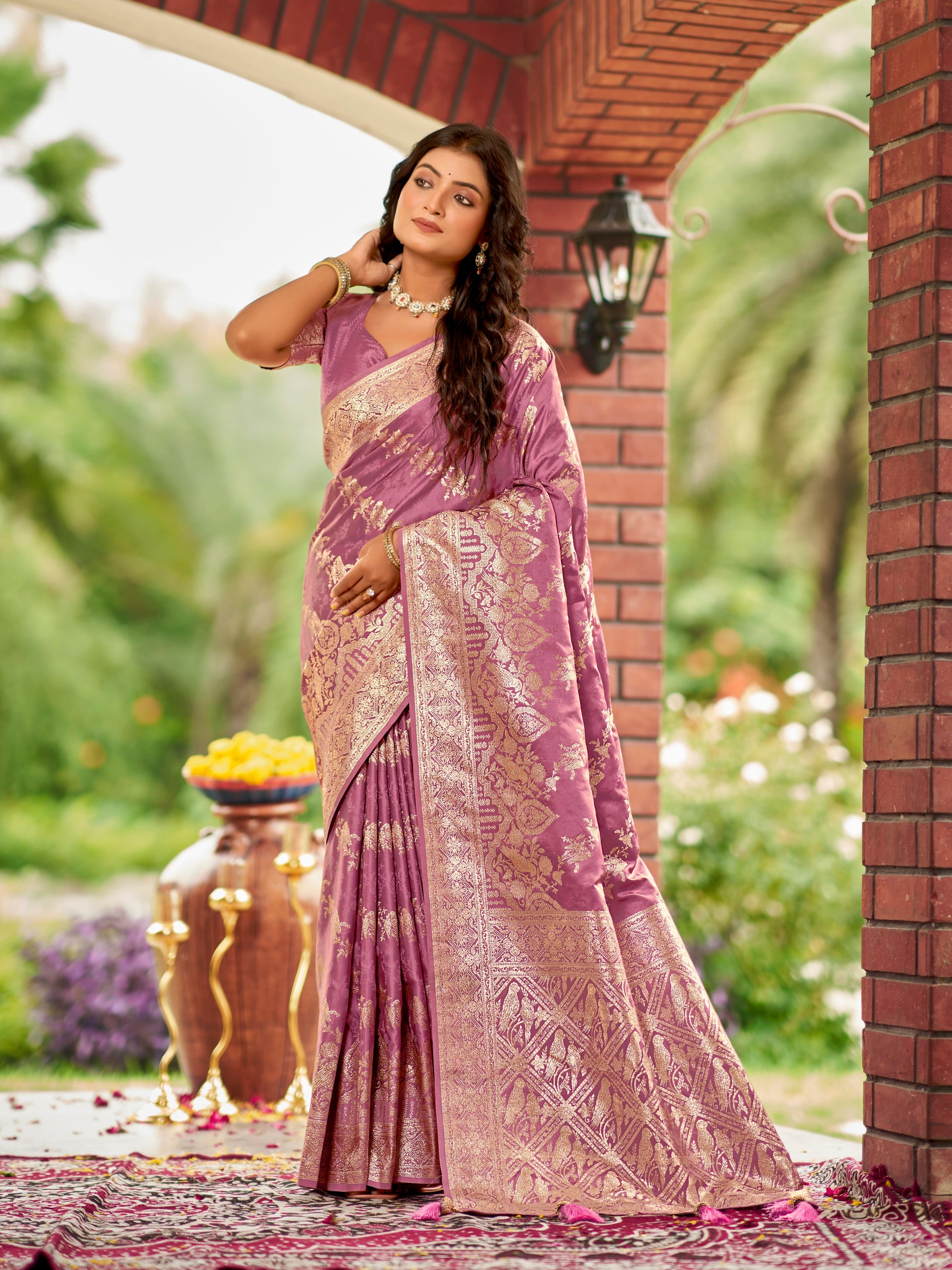 MANOHARI Banarasi Silk Blend Jacquard Work Saree - Pink