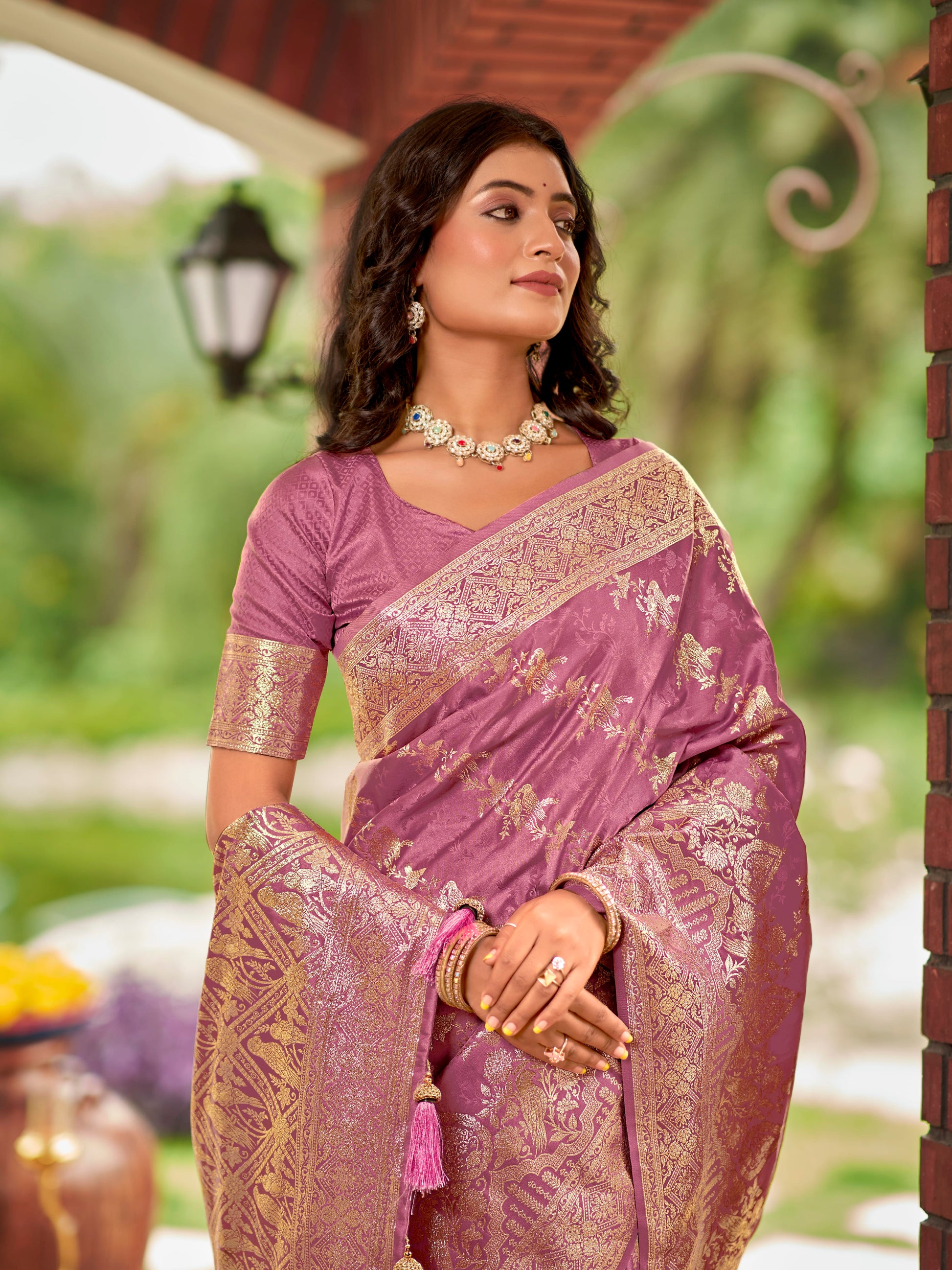 MANOHARI Banarasi Silk Blend Jacquard Work Saree - Pink