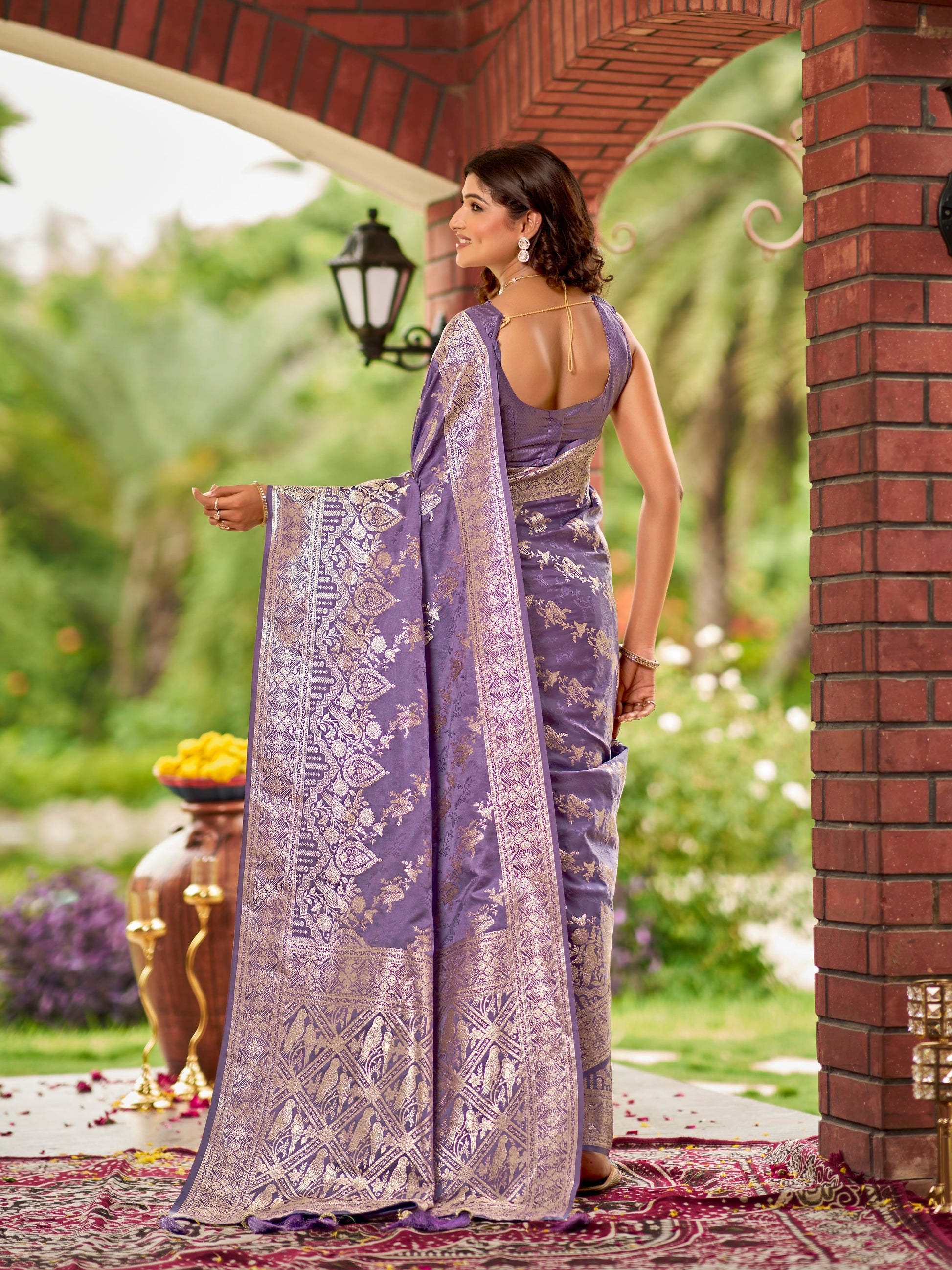 MANOHARI Banarasi Silk Blend Jacquard Work Saree - Purple