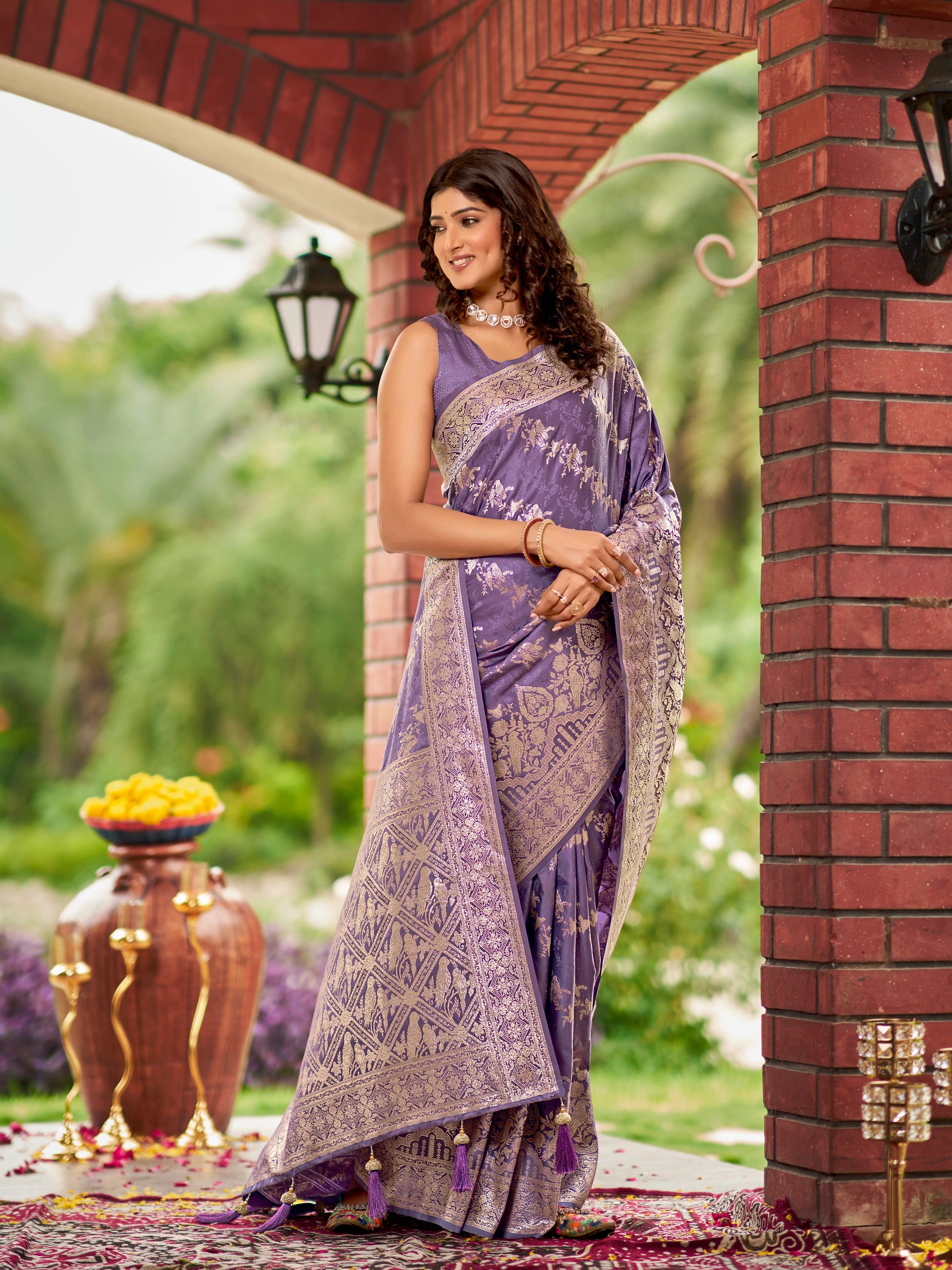 MANOHARI Banarasi Silk Blend Jacquard Work Saree - Purple