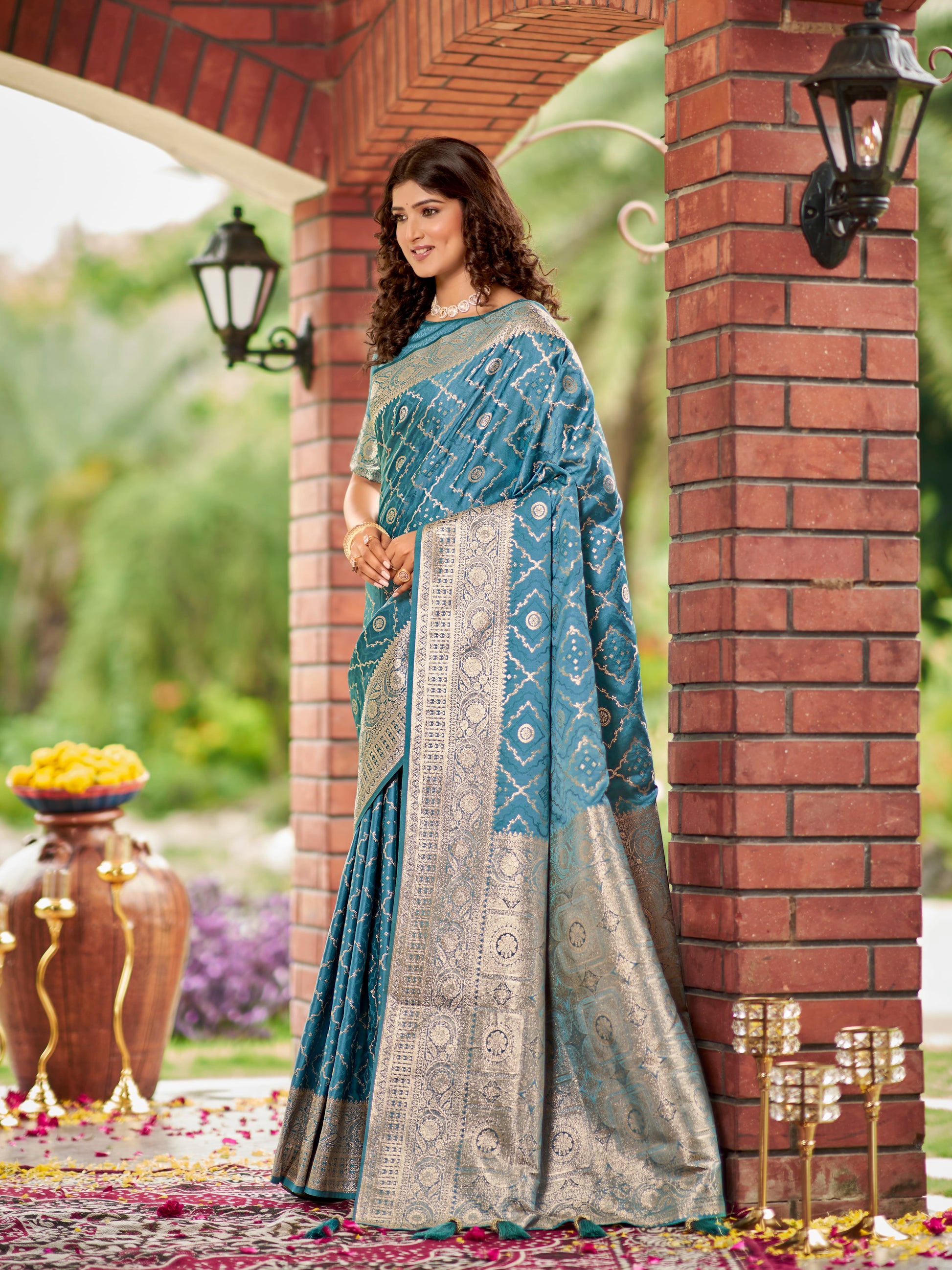 MANOHARI Banarasi Silk Blend Jacquard Work Saree - Blue