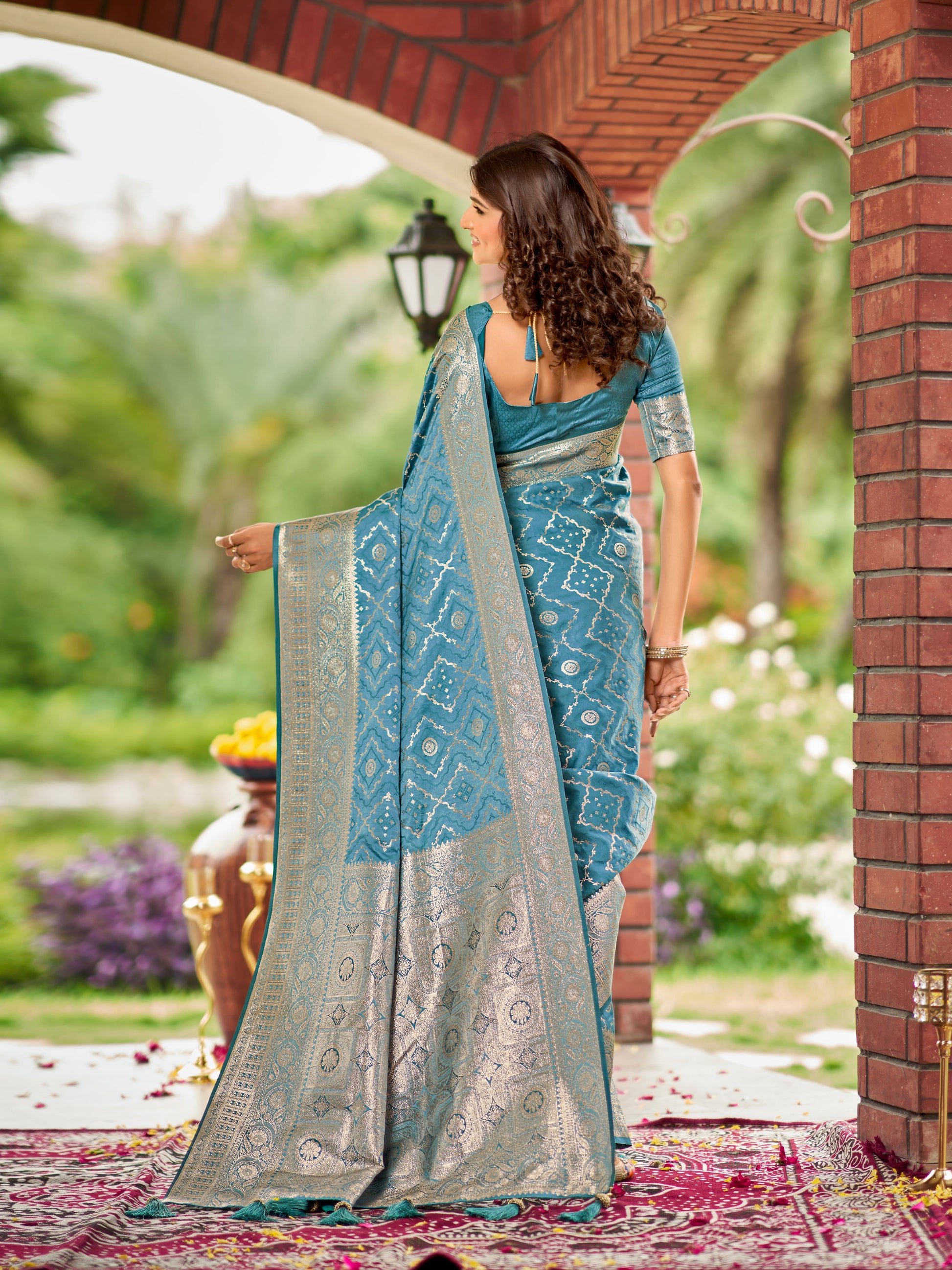 MANOHARI Banarasi Silk Blend Jacquard Work Saree - Blue