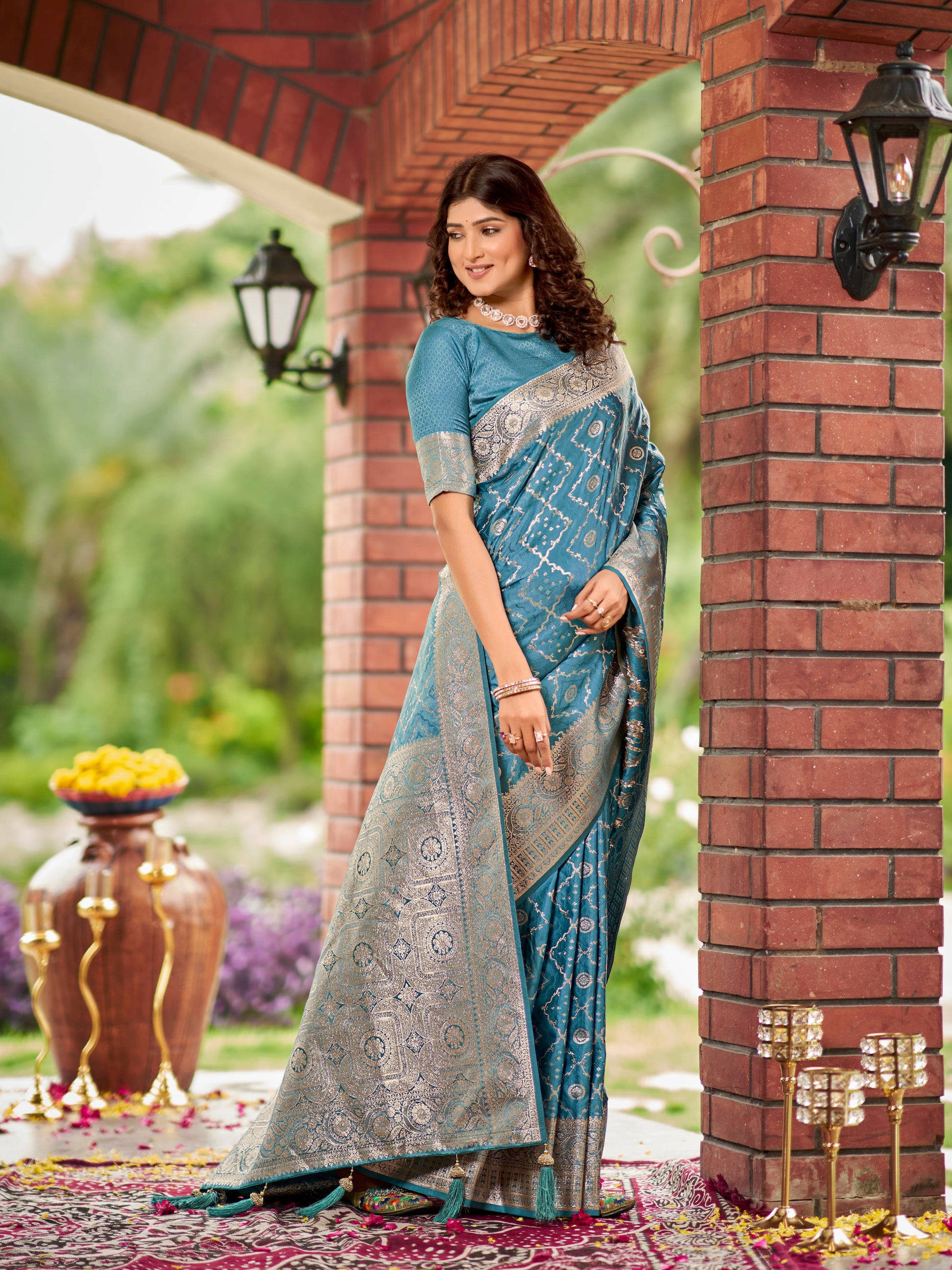 MANOHARI Banarasi Silk Blend Jacquard Work Saree - Blue