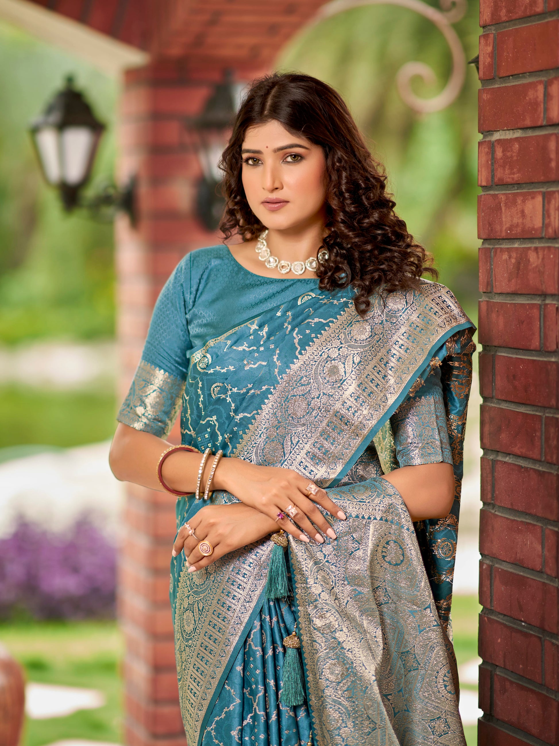 MANOHARI Banarasi Silk Blend Jacquard Work Saree - Blue