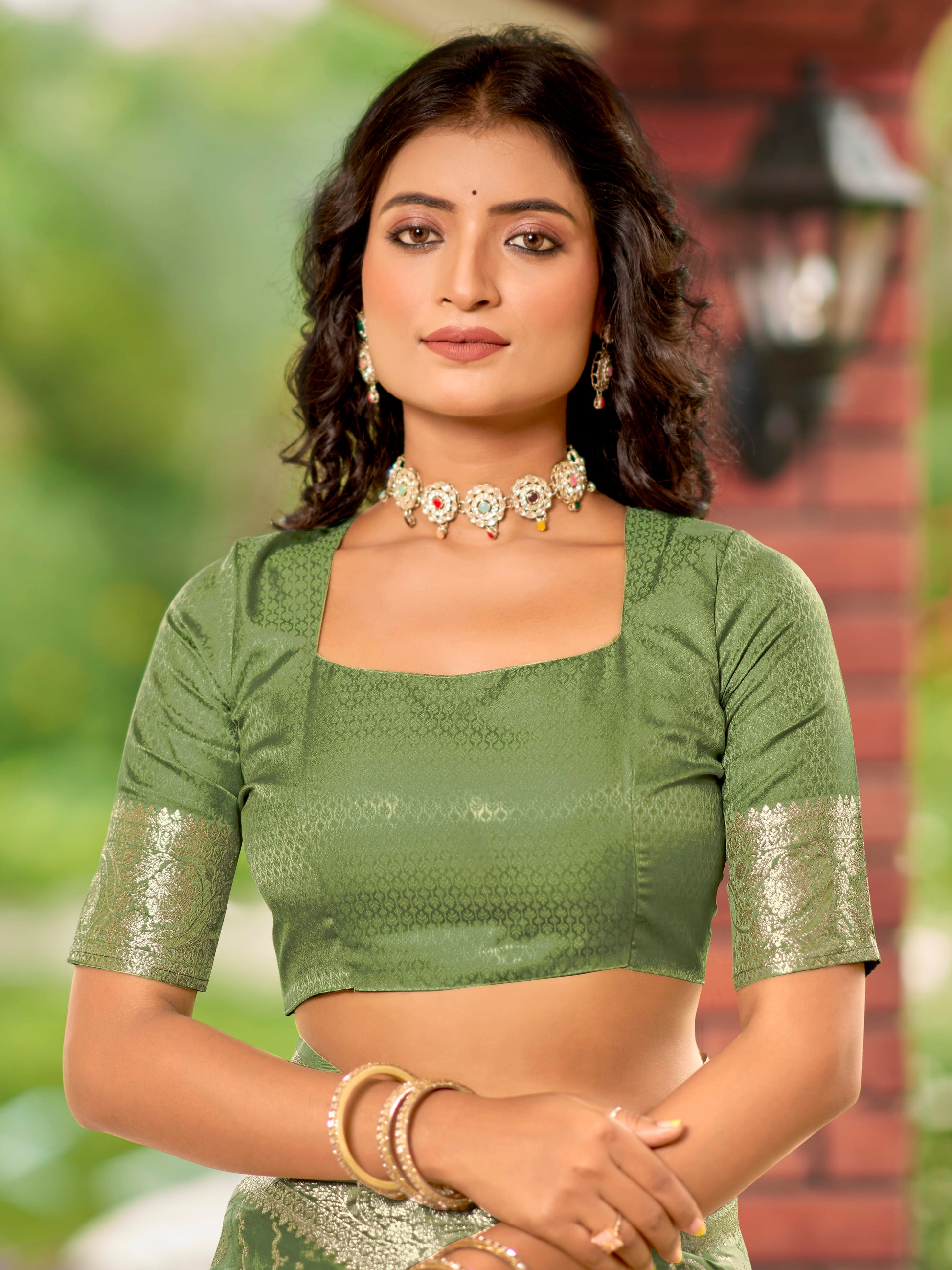 MANOHARI Banarasi Silk Blend Jacquard Work Saree - Green