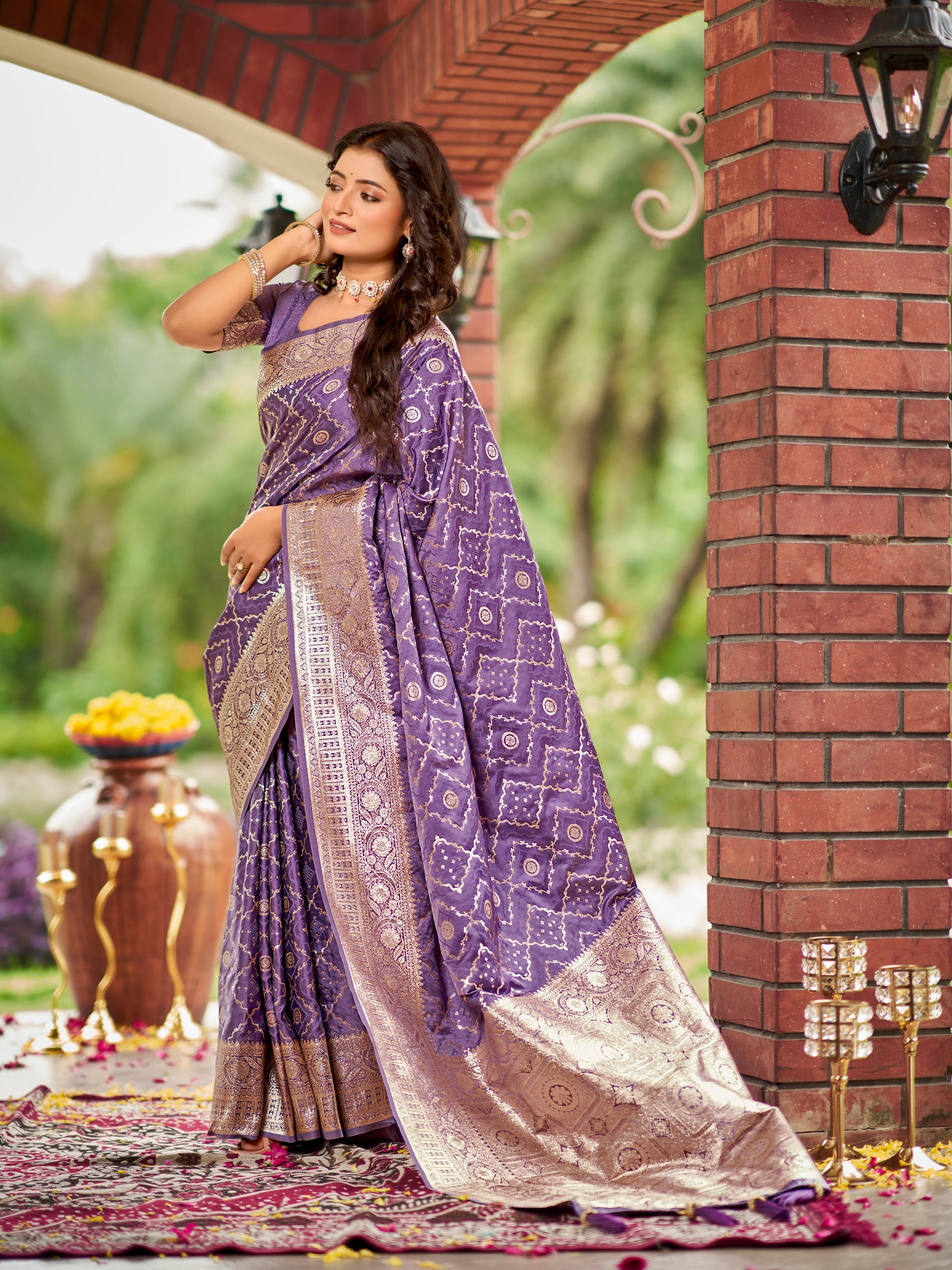 MANOHARI Banarasi Silk Blend Jacquard Work Saree - Purple