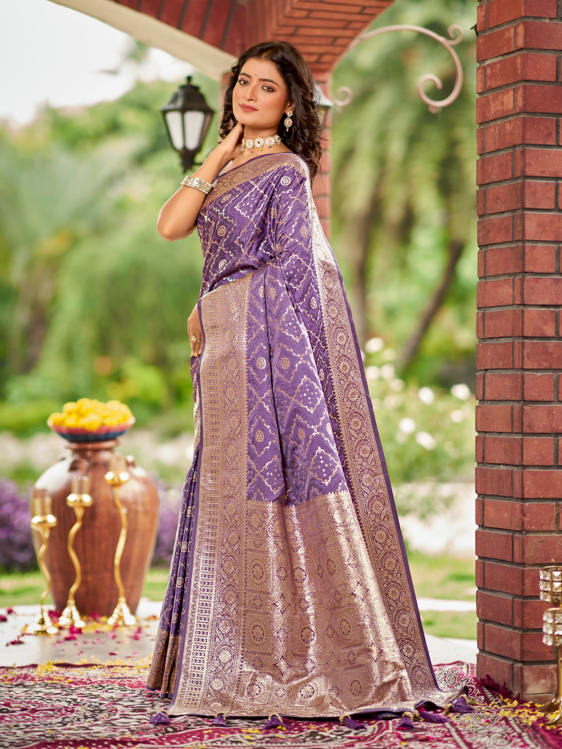 MANOHARI Banarasi Silk Blend Jacquard Work Saree - Purple
