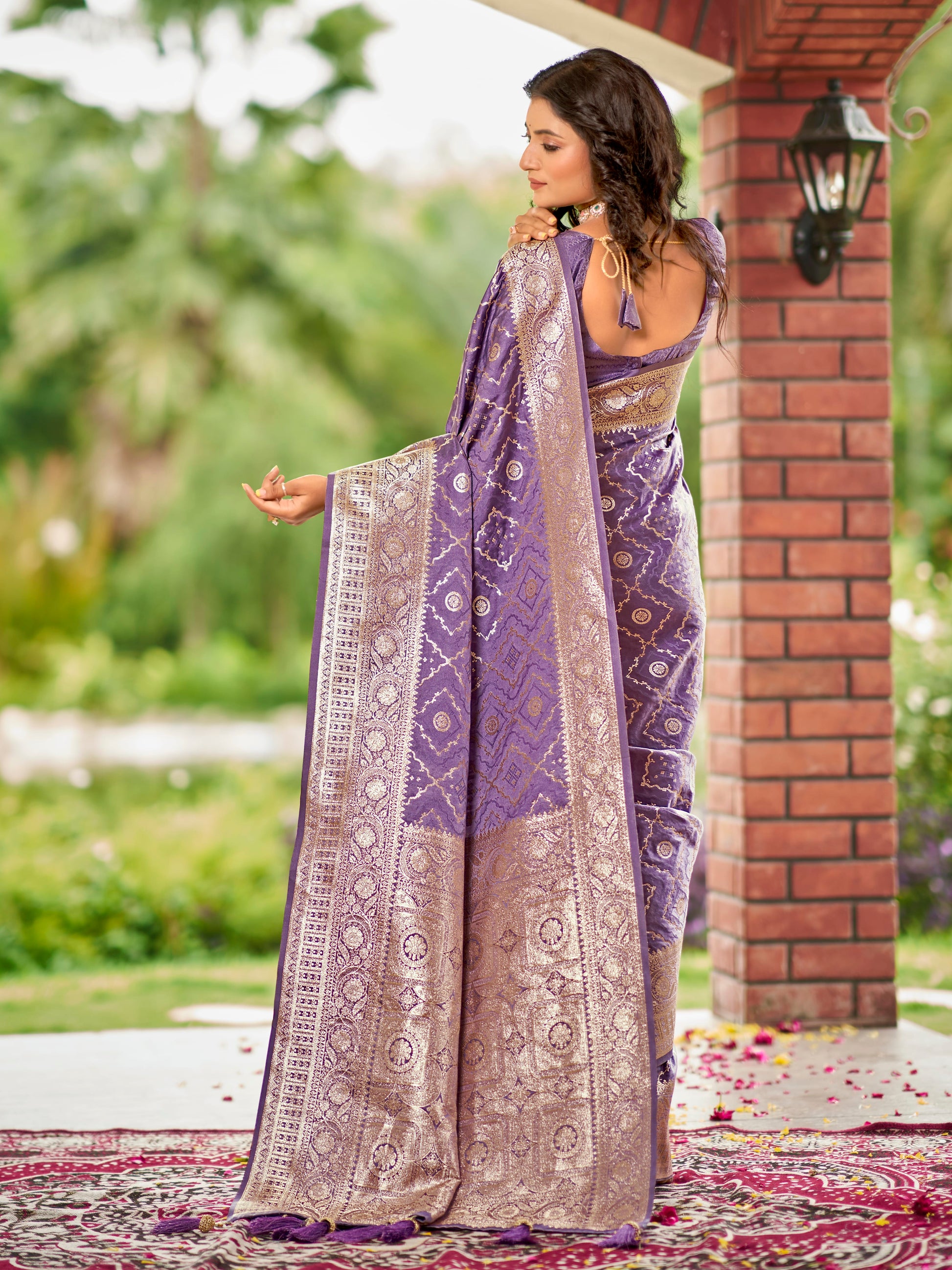 MANOHARI Banarasi Silk Blend Jacquard Work Saree - Purple