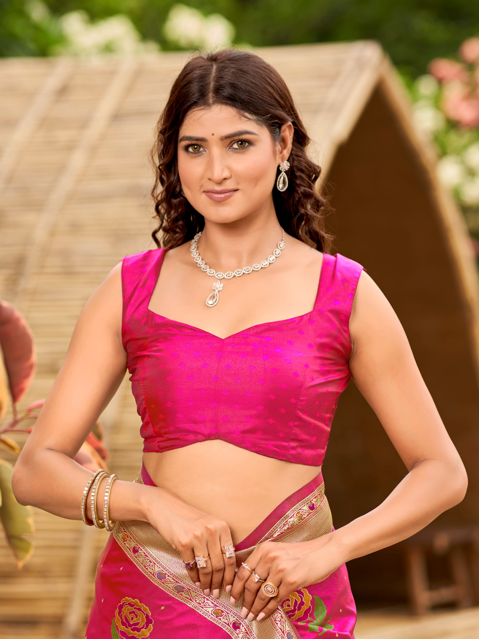 MANOHARI Banarasi Silk Blend Jacquard Work Saree - Pink