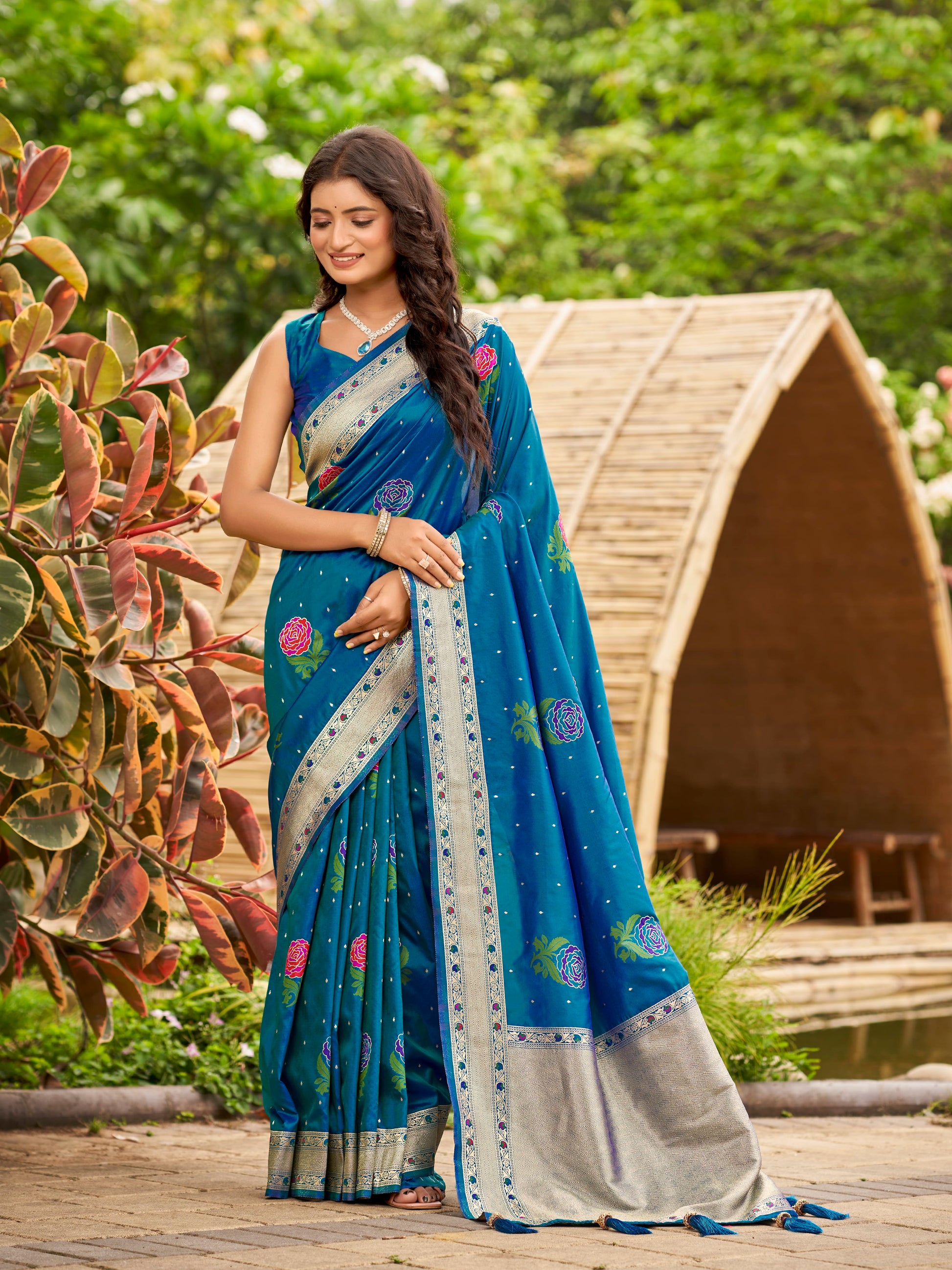 MANOHARI Banarasi Silk Blend Jacquard Work Saree - Blue