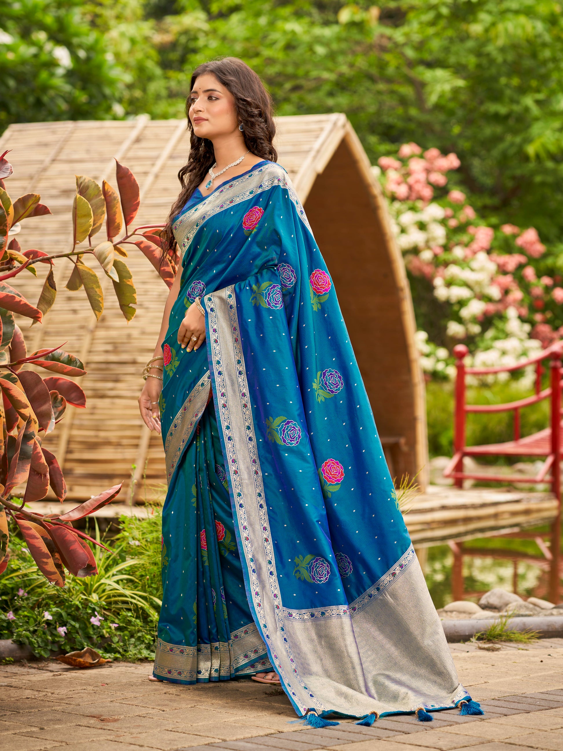 MANOHARI Banarasi Silk Blend Jacquard Work Saree - Blue