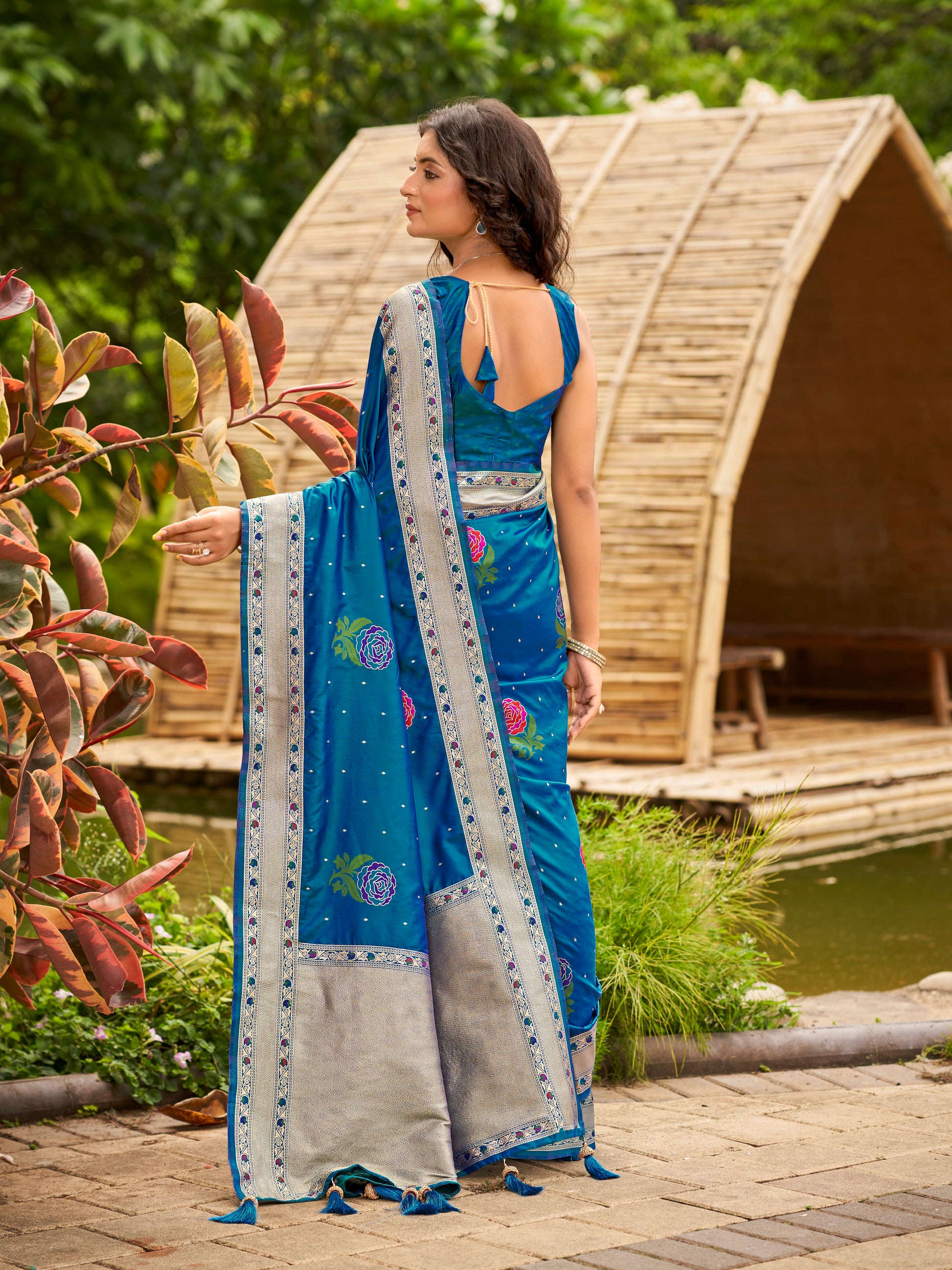 MANOHARI Banarasi Silk Blend Jacquard Work Saree - Blue