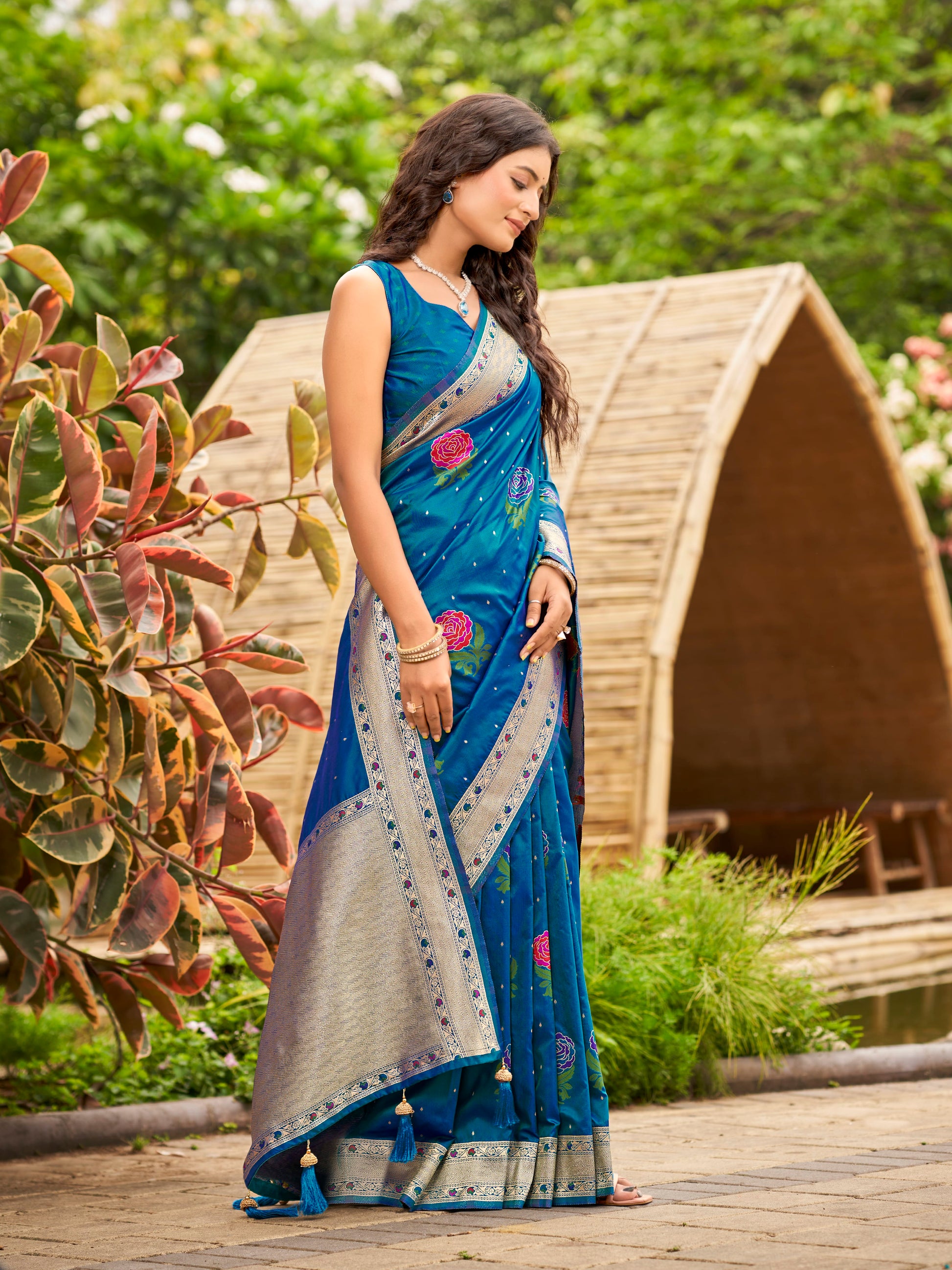 MANOHARI Banarasi Silk Blend Jacquard Work Saree - Blue