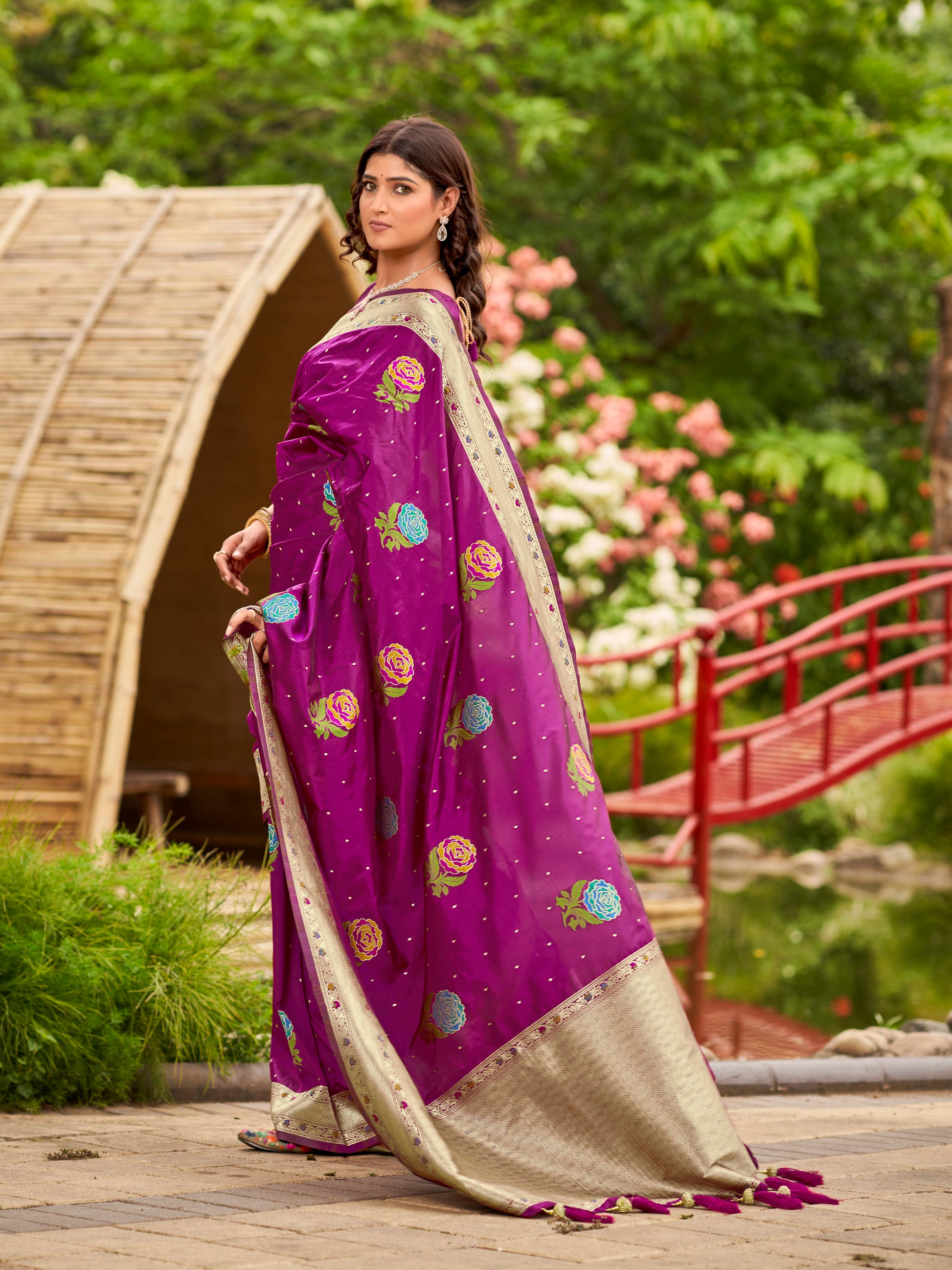 MANOHARI Banarasi Silk Blend Jacquard Work Saree - Pink