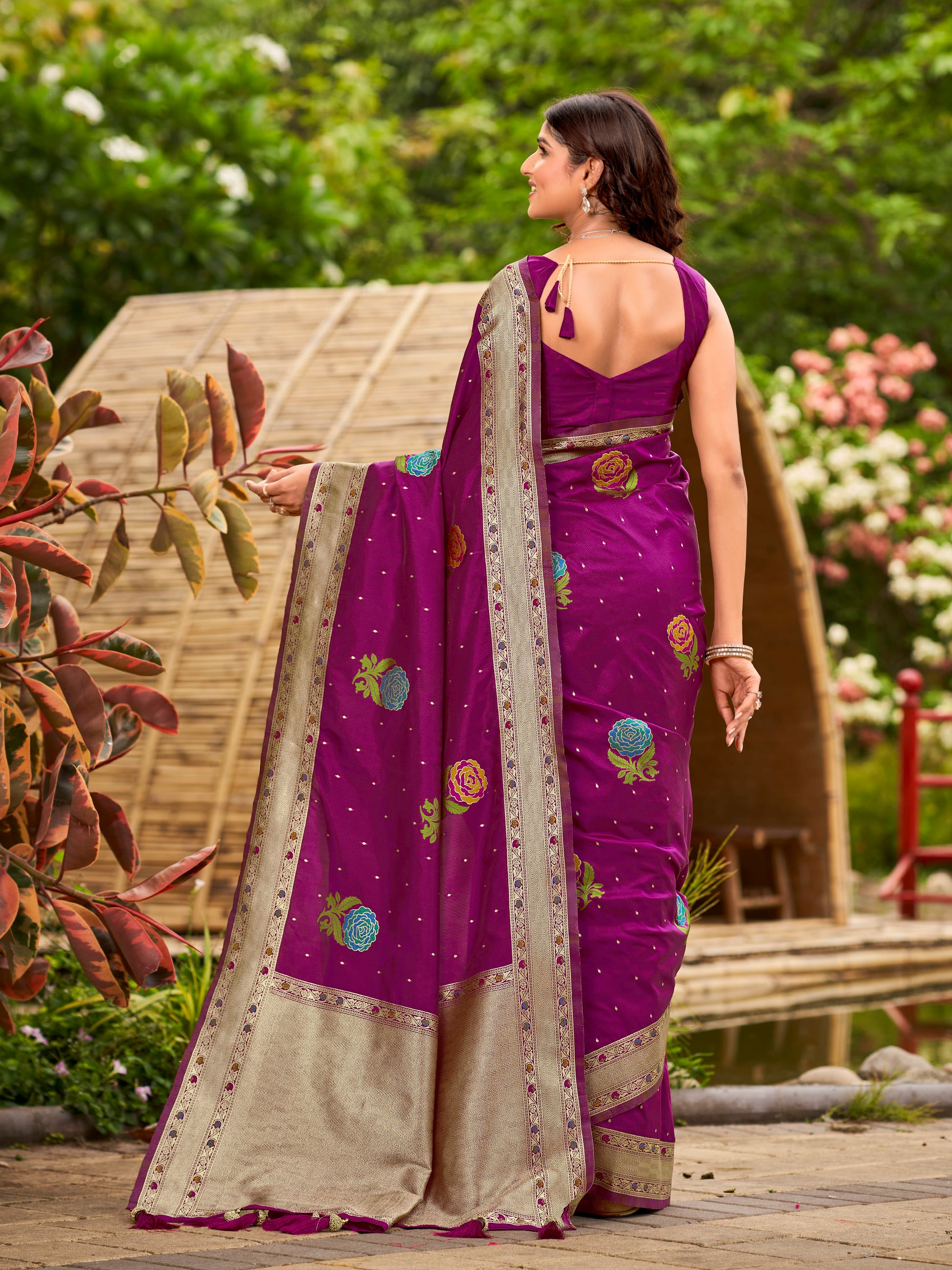 MANOHARI Banarasi Silk Blend Jacquard Work Saree - Pink