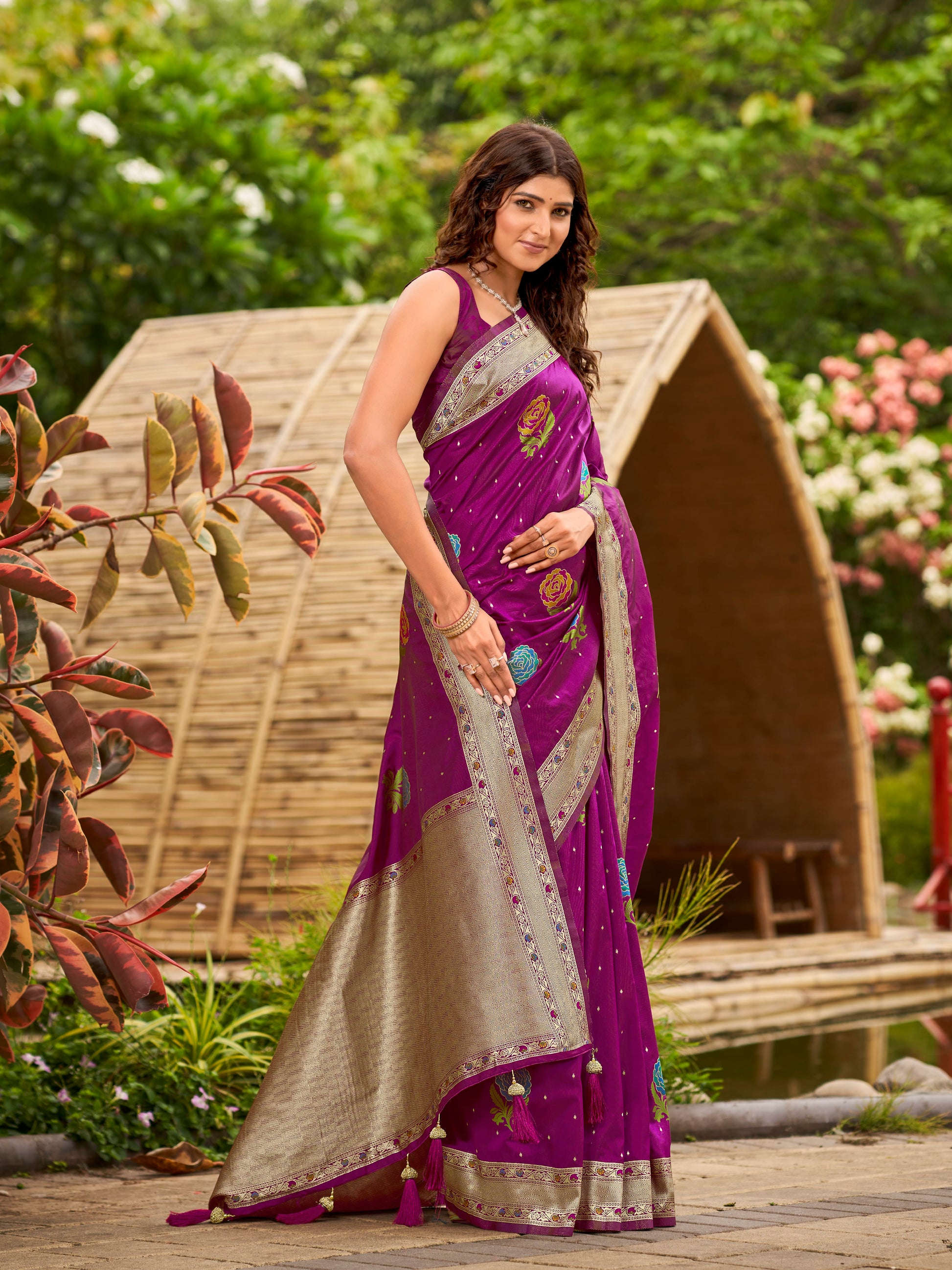MANOHARI Banarasi Silk Blend Jacquard Work Saree - Pink