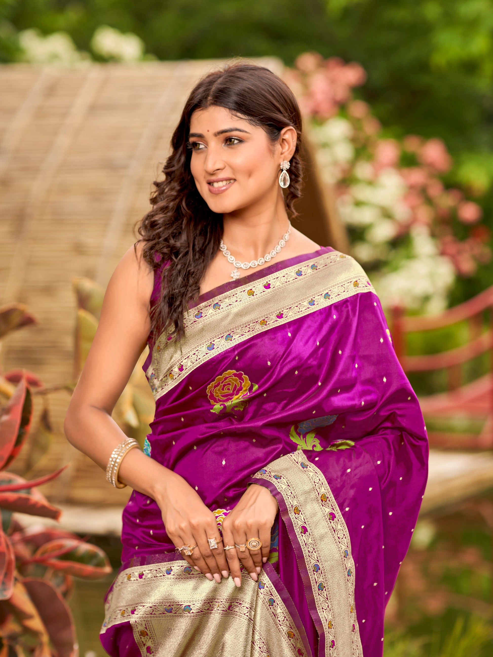 MANOHARI Banarasi Silk Blend Jacquard Work Saree - Pink