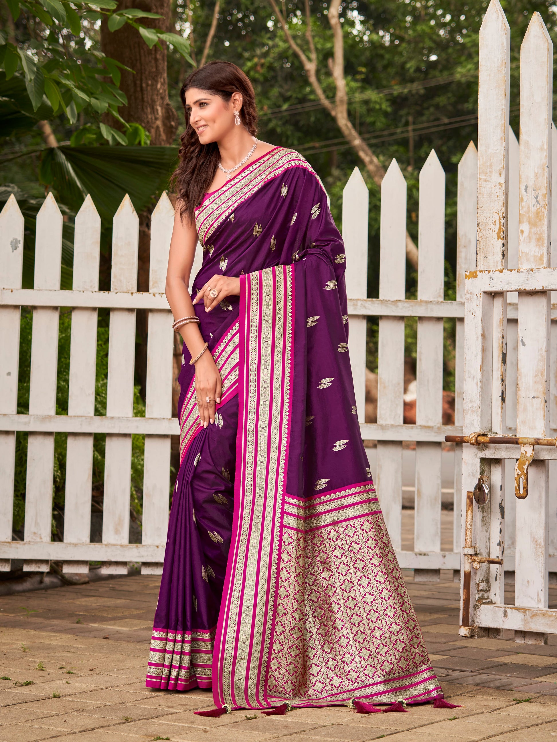 MANOHARI Banarasi Silk Blend Jacquard Work Saree - Purple